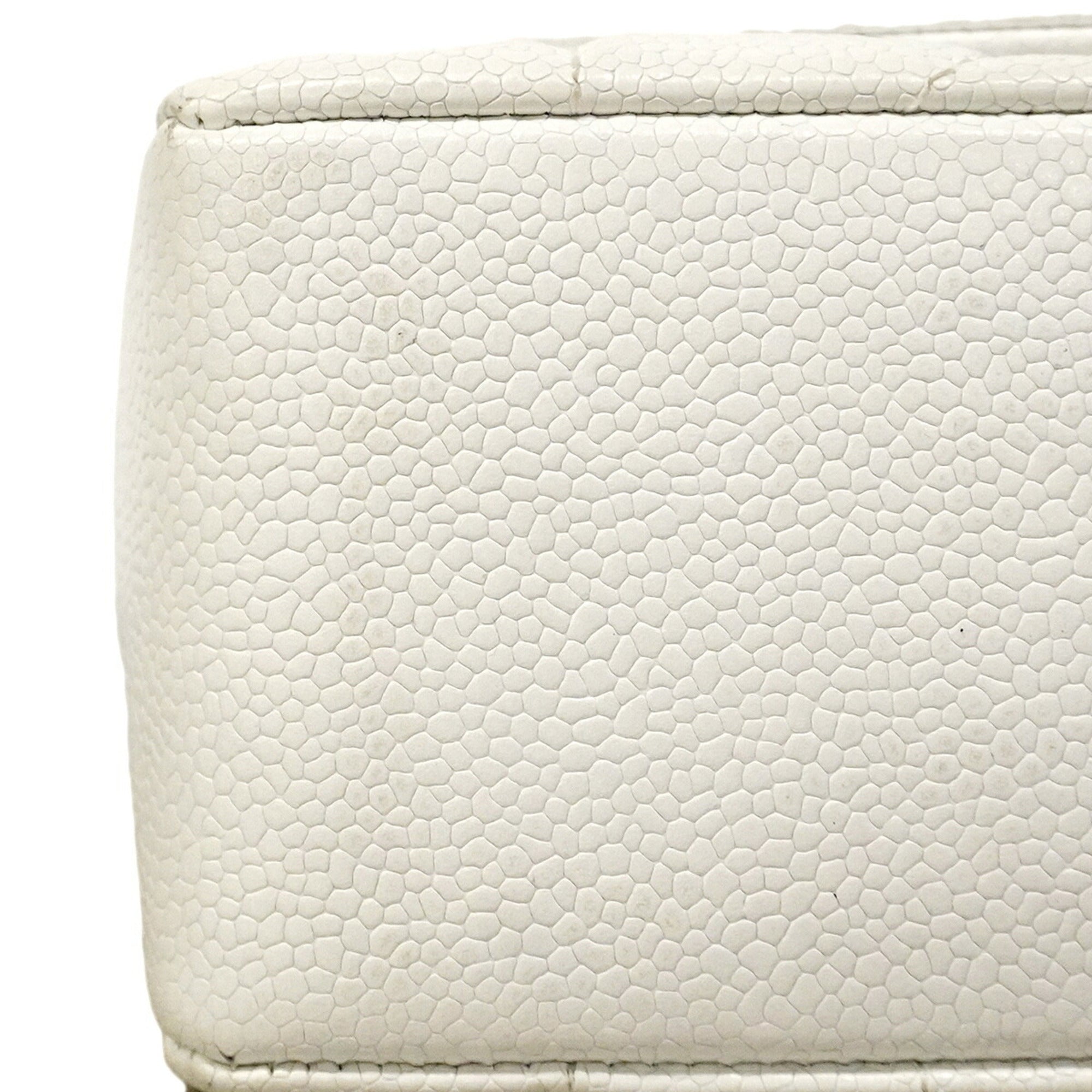 Chanel White Grained Calfskin Shoulder Bag (Pre-Owned)