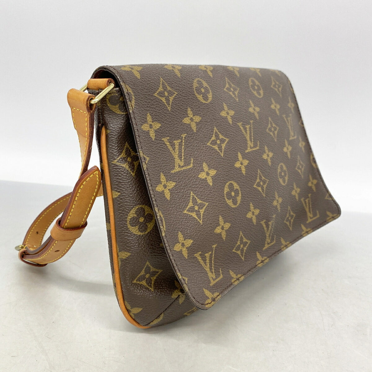 Louis Vuitton Brown Shoulder Bag (Pre-Owned)