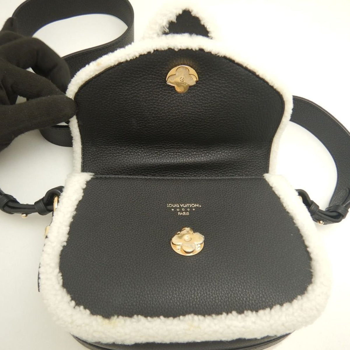 Louis Vuitton Noir White Wool Leather Shoulder Bag (Pre-Owned)