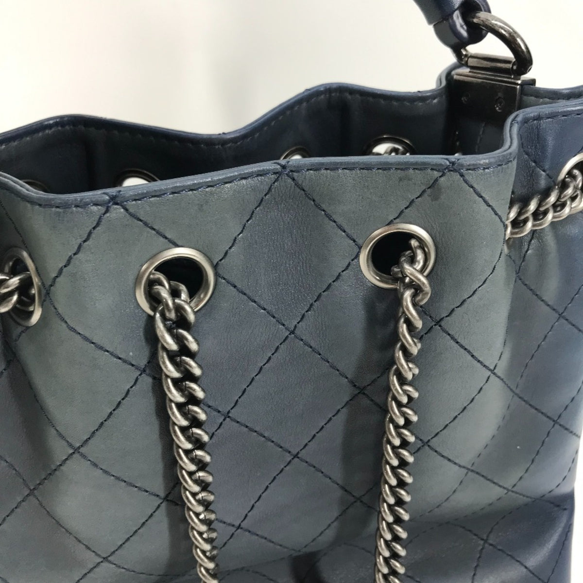 Chanel Blue Leather Shoulder Bag (Pre-Owned)