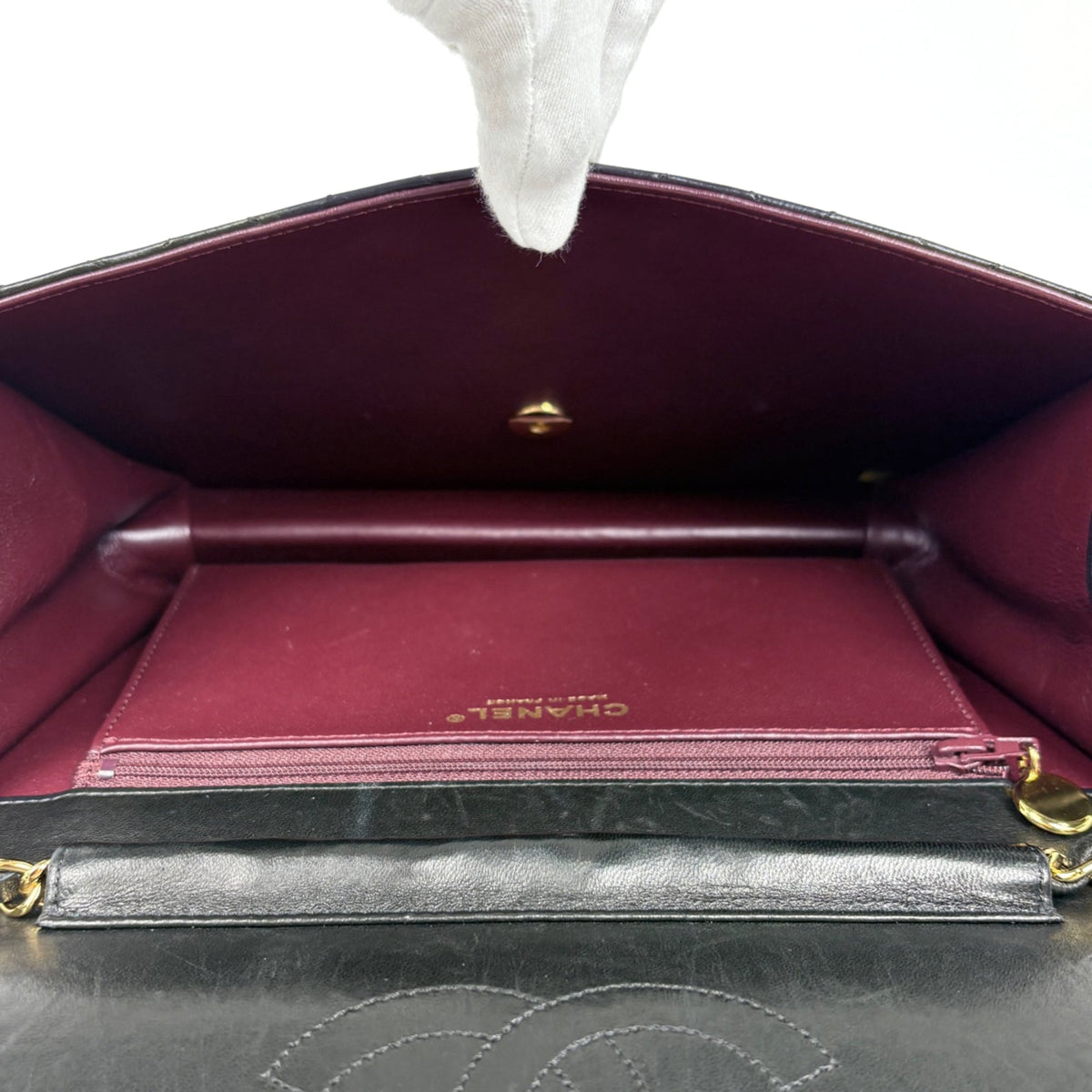 Chanel Black Leather Shoulder Bag (Pre-Owned)
