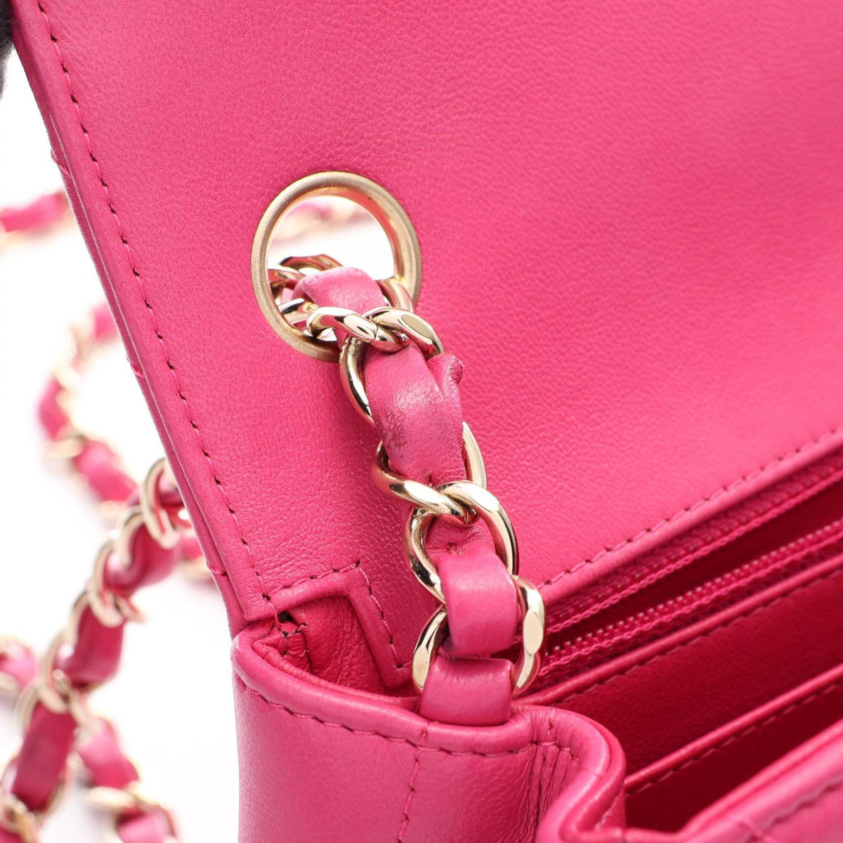 Chanel Pink Leather Handbag Shoulder Bag (Pre-Owned)