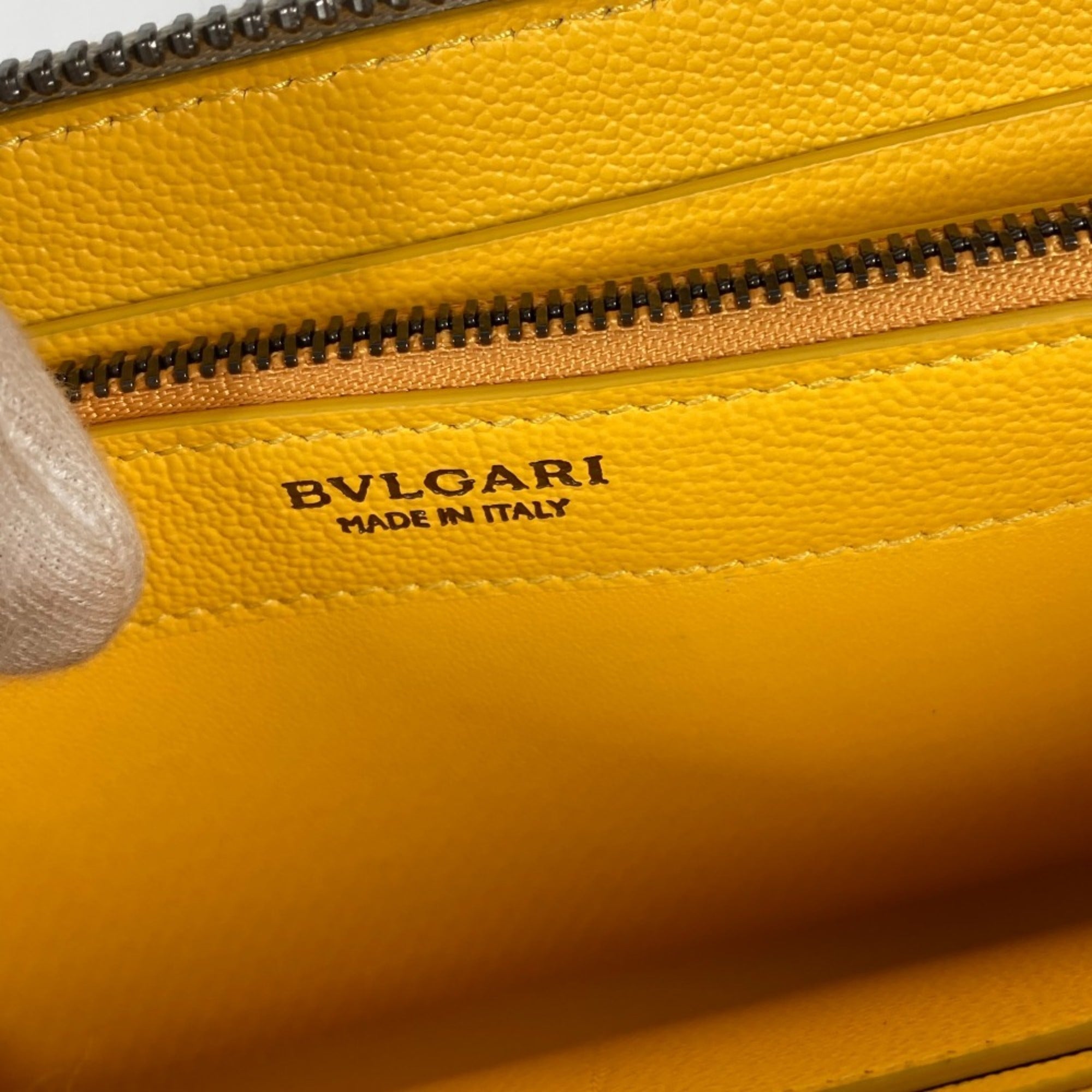 Bvlgari Ivory Leather Long Wallet (Bi-Fold) (Pre-Owned)