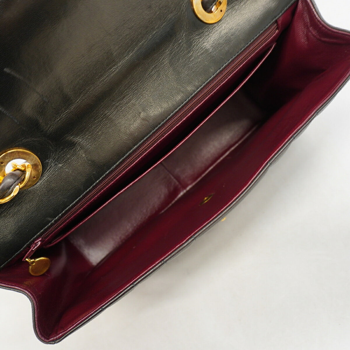 Chanel Black Leather Shoulder Bag (Pre-Owned)
