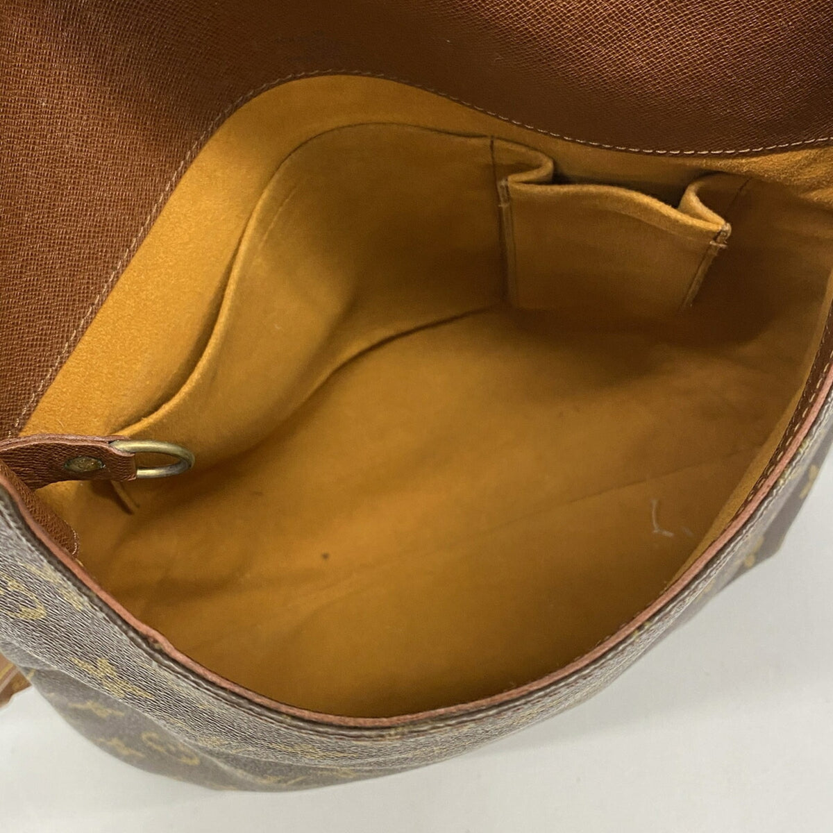 Louis Vuitton Brown Shoulder Bag (Pre-Owned)