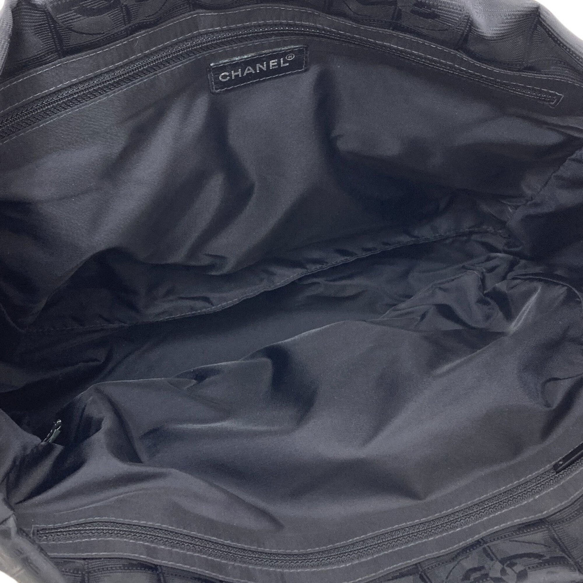 Chanel Black Nylon Tote Bag (Pre-Owned)