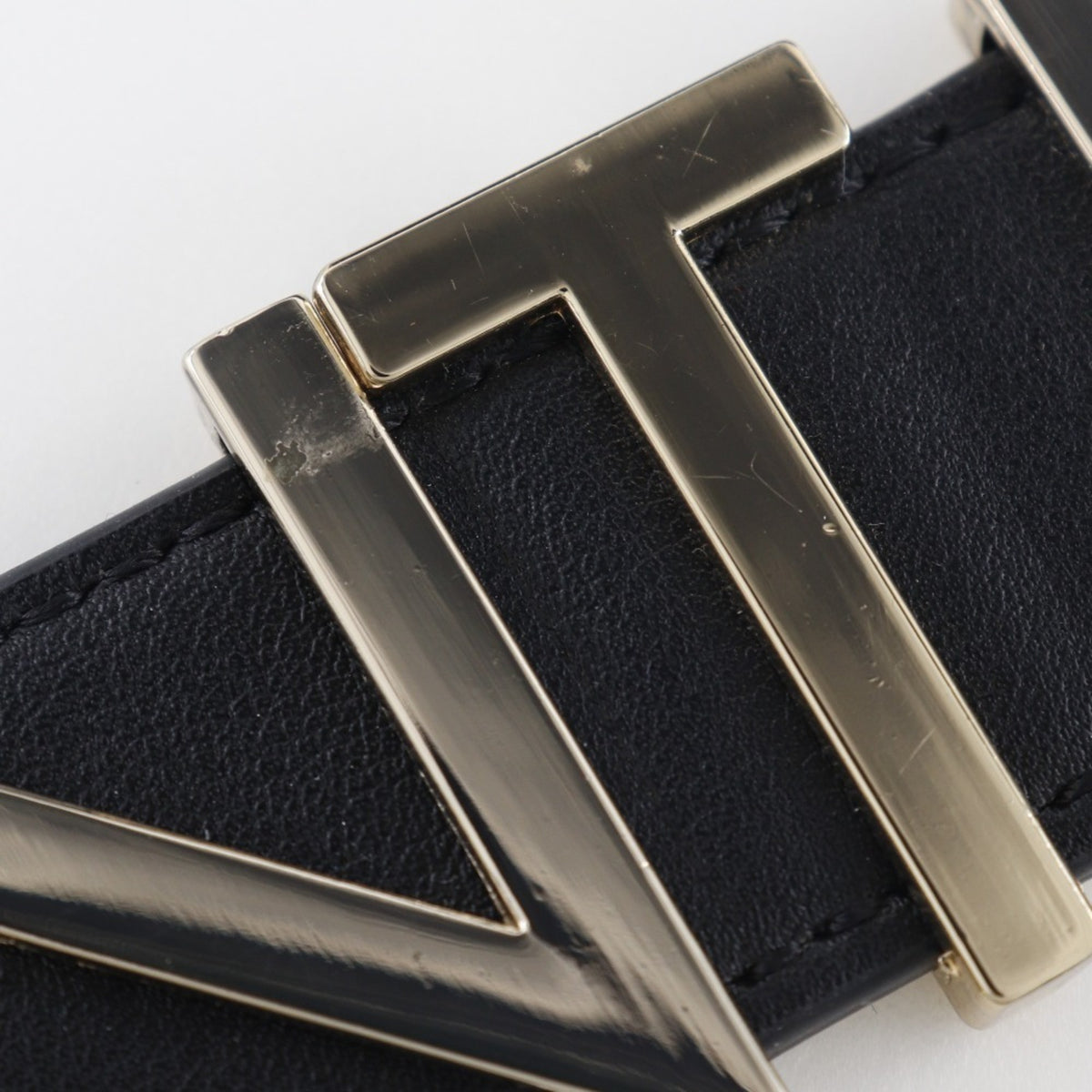 Valentino Leather Shoulder Bag (Pre-Owned)
