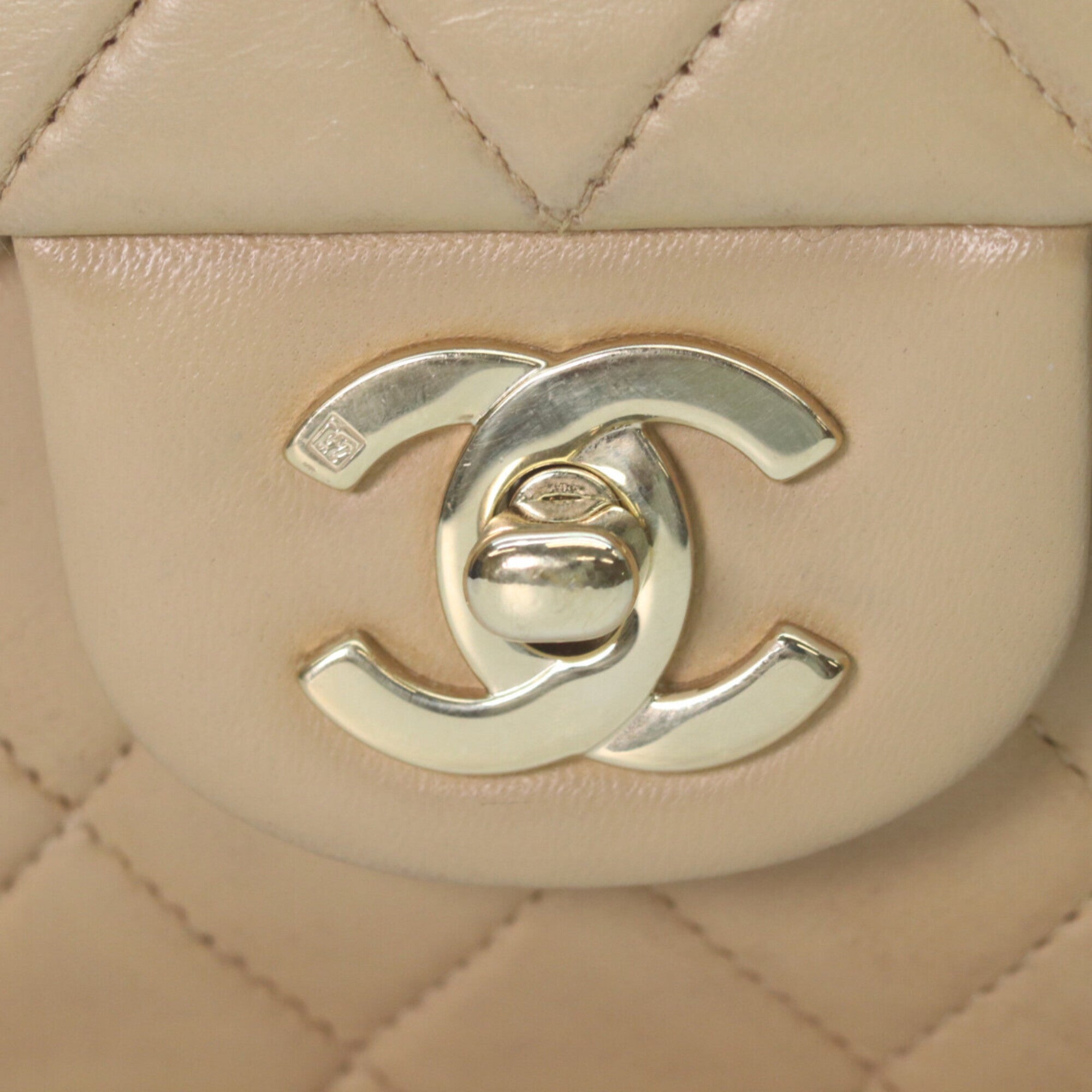 Chanel Beige Leather Shoulder Bag (Pre-Owned)