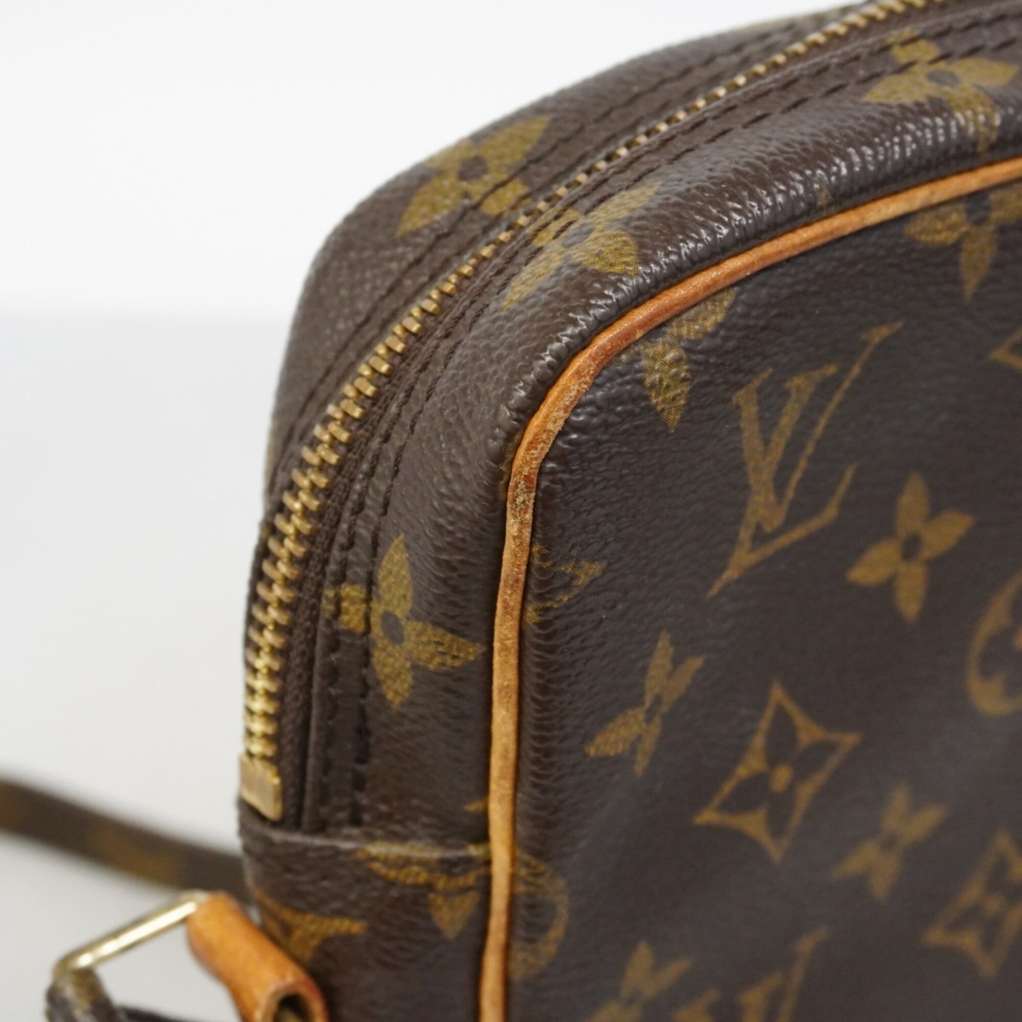Louis Vuitton Brown Shoulder Bag (Pre-Owned)