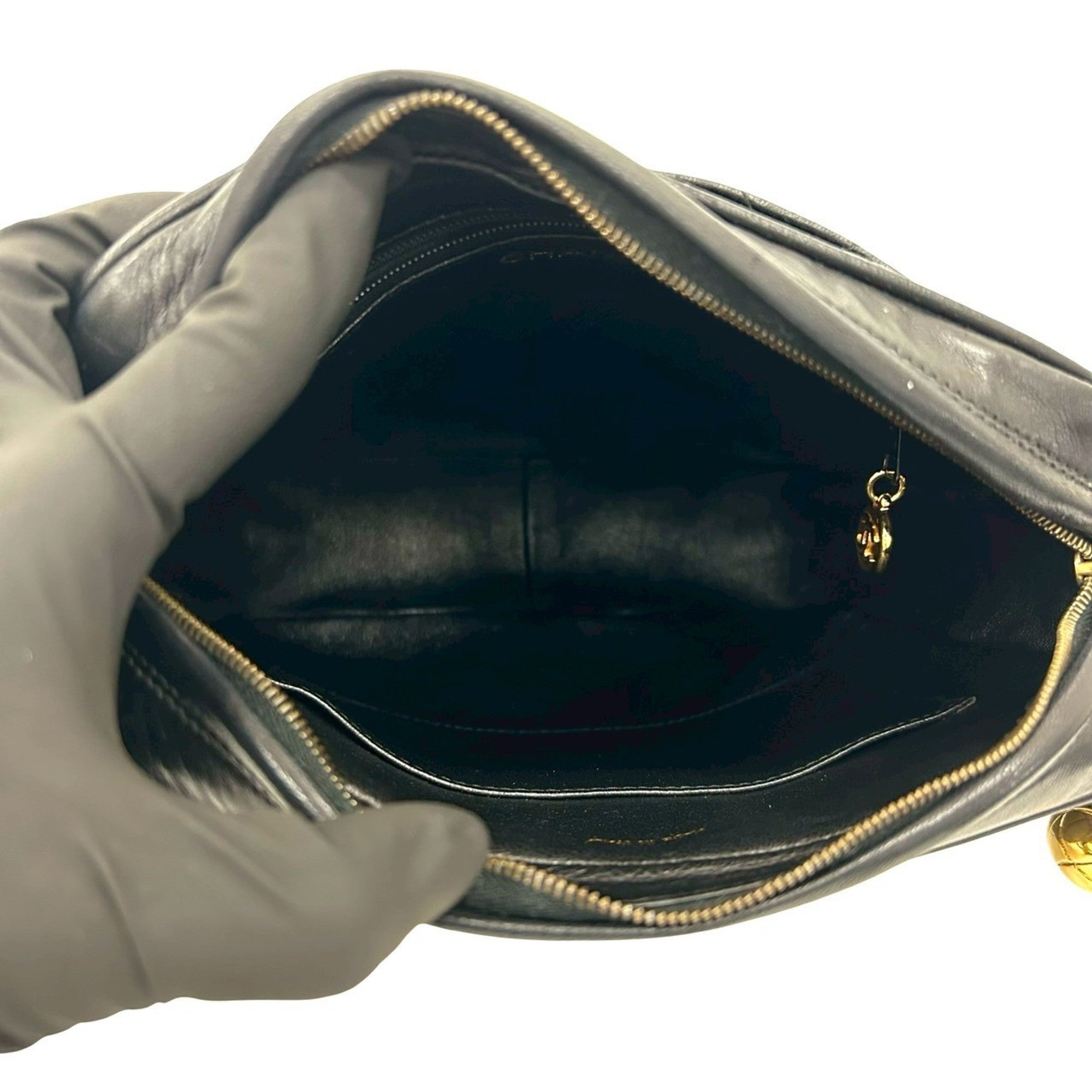 Chanel Matelasse Black Leather Shoulder Bag (Pre-Owned)
