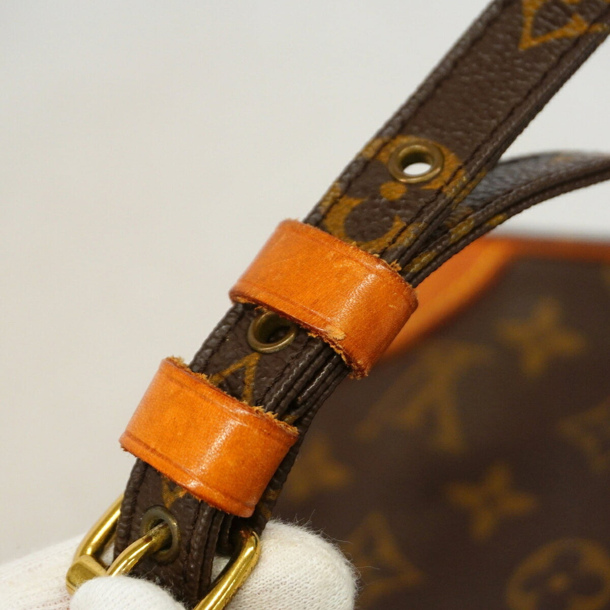 Louis Vuitton Brown Shoulder Bag (Pre-Owned)