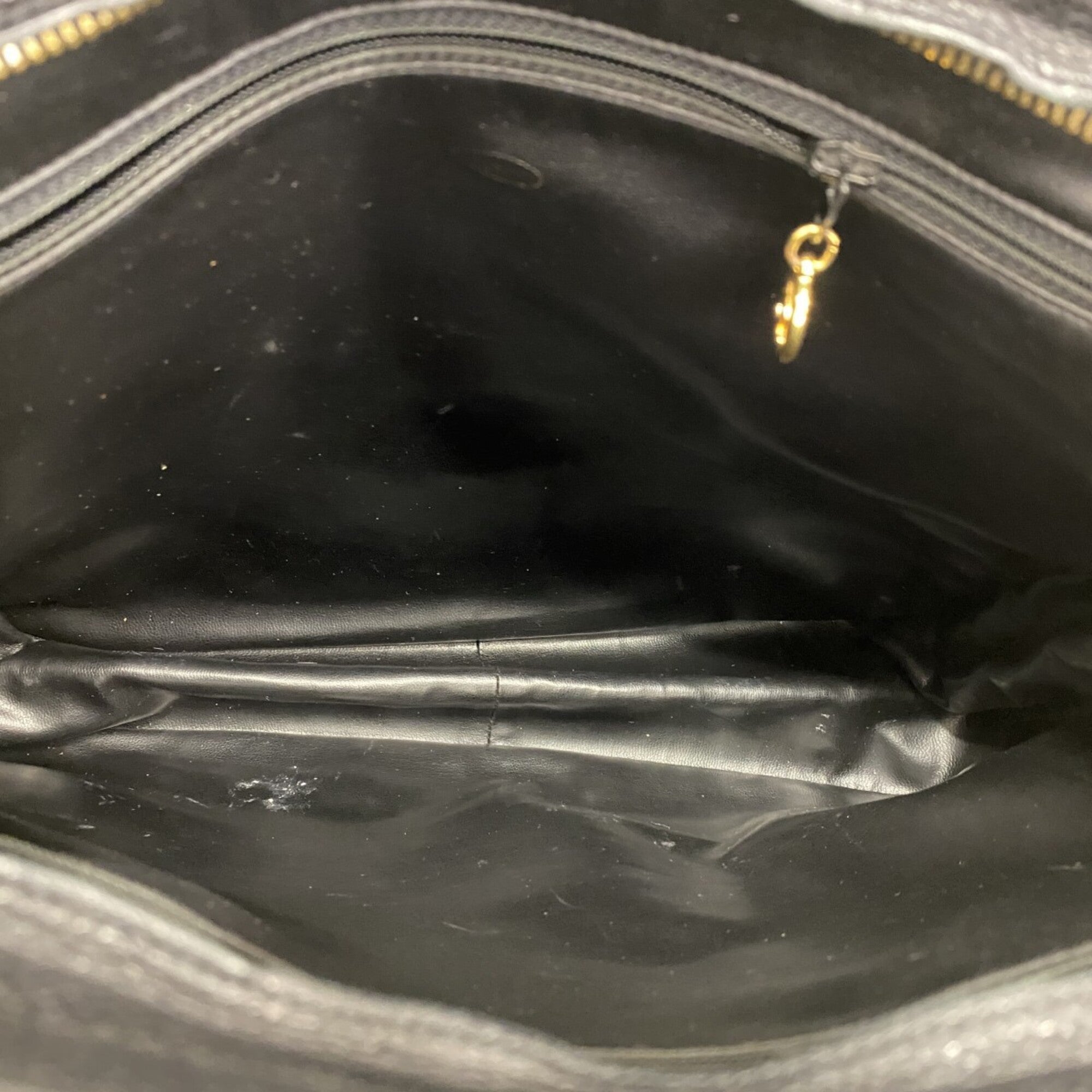 Chanel Black Grained Calfskin Shoulder Bag (Pre-Owned)