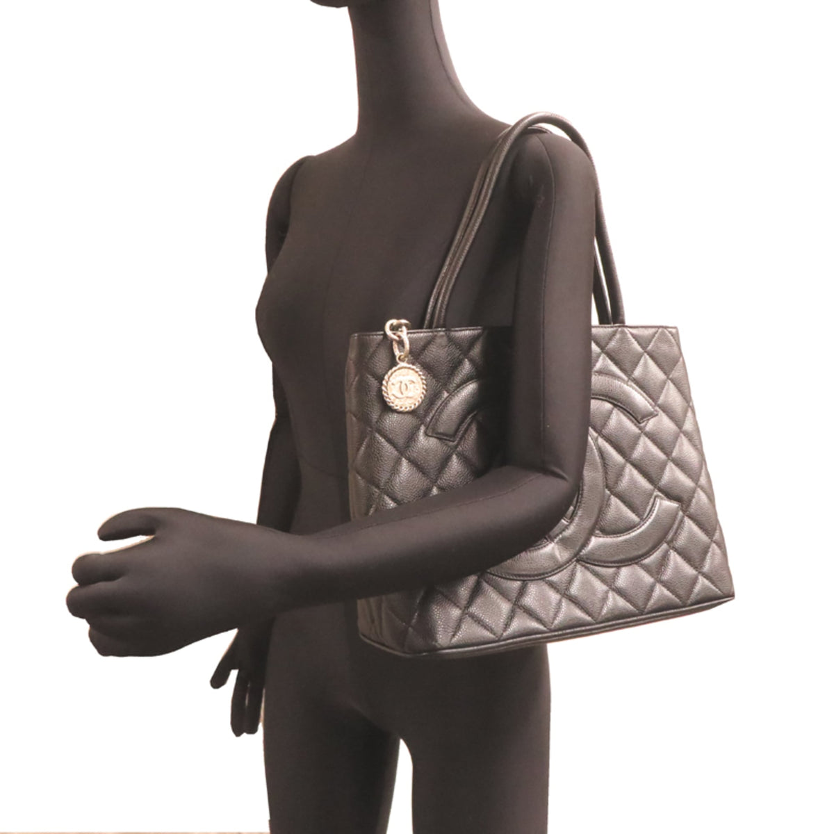 Chanel Black Grained Calfskin Tote Bag (Pre-Owned)