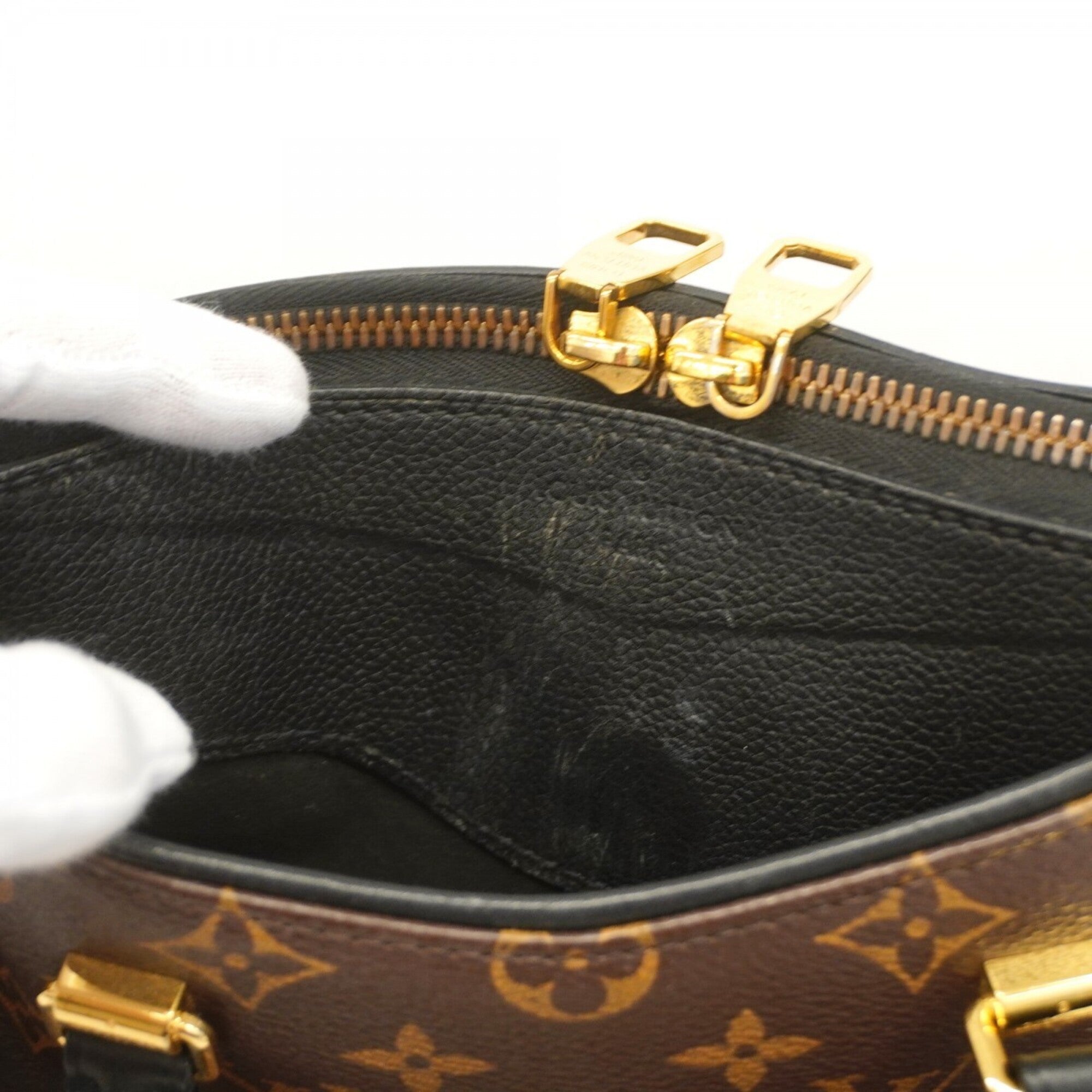Louis Vuitton Noir Handbag (Pre-Owned)