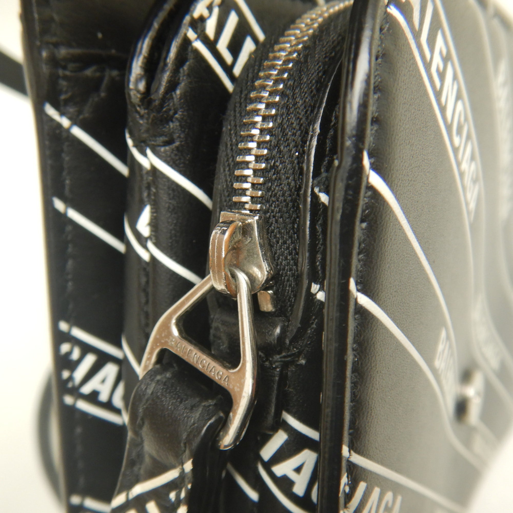 Balenciaga Black White Leather Shoulder Bag (Pre-Owned)