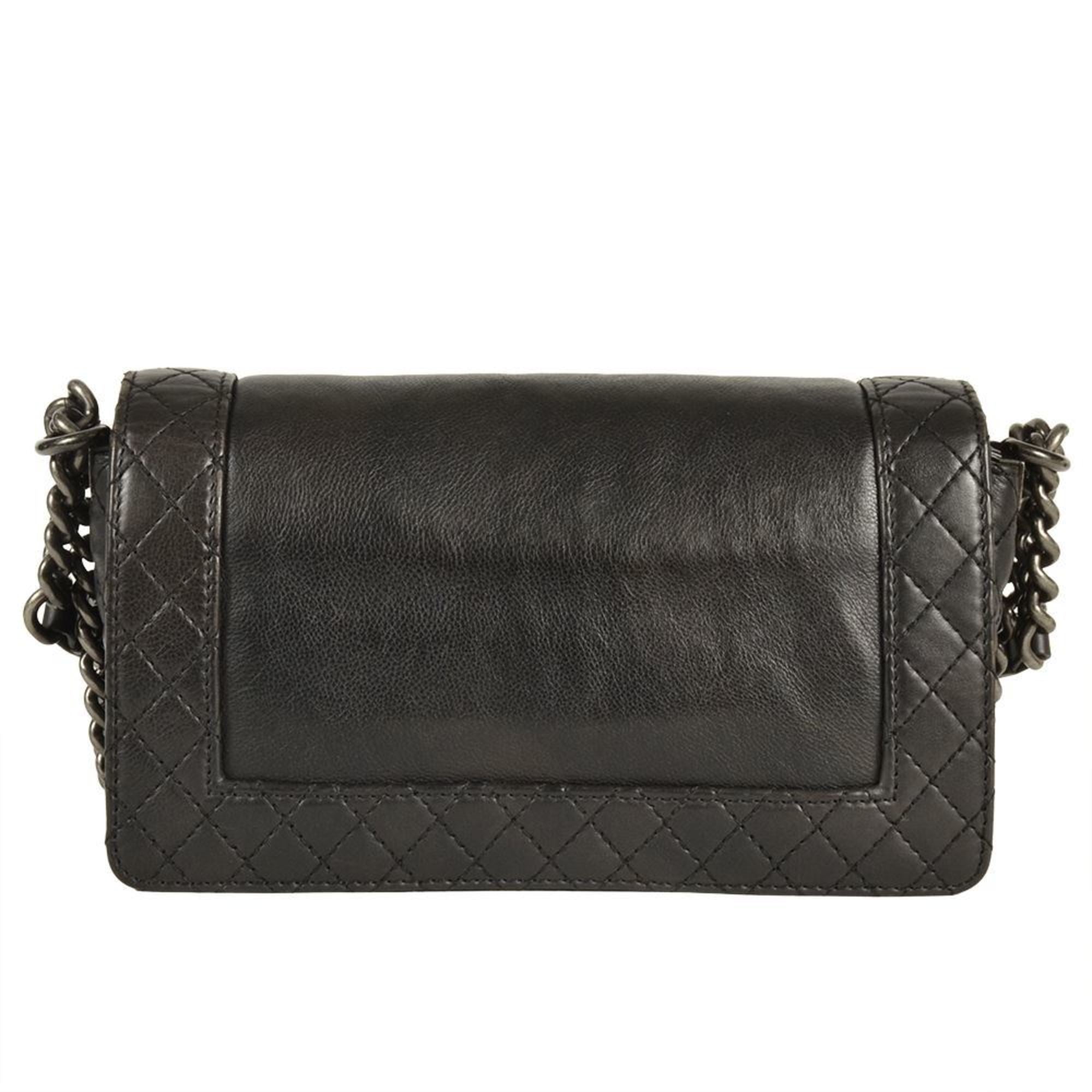Chanel Black Leather Shoulder Bag (Pre-Owned)