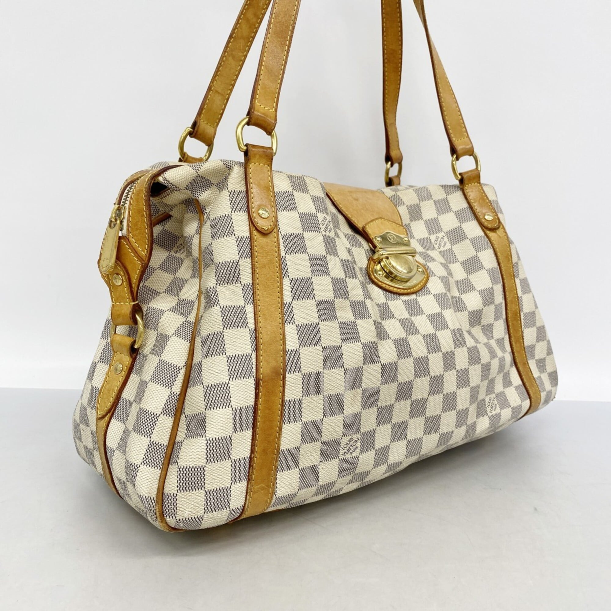 Louis Vuitton White Shoulder Bag (Pre-Owned)