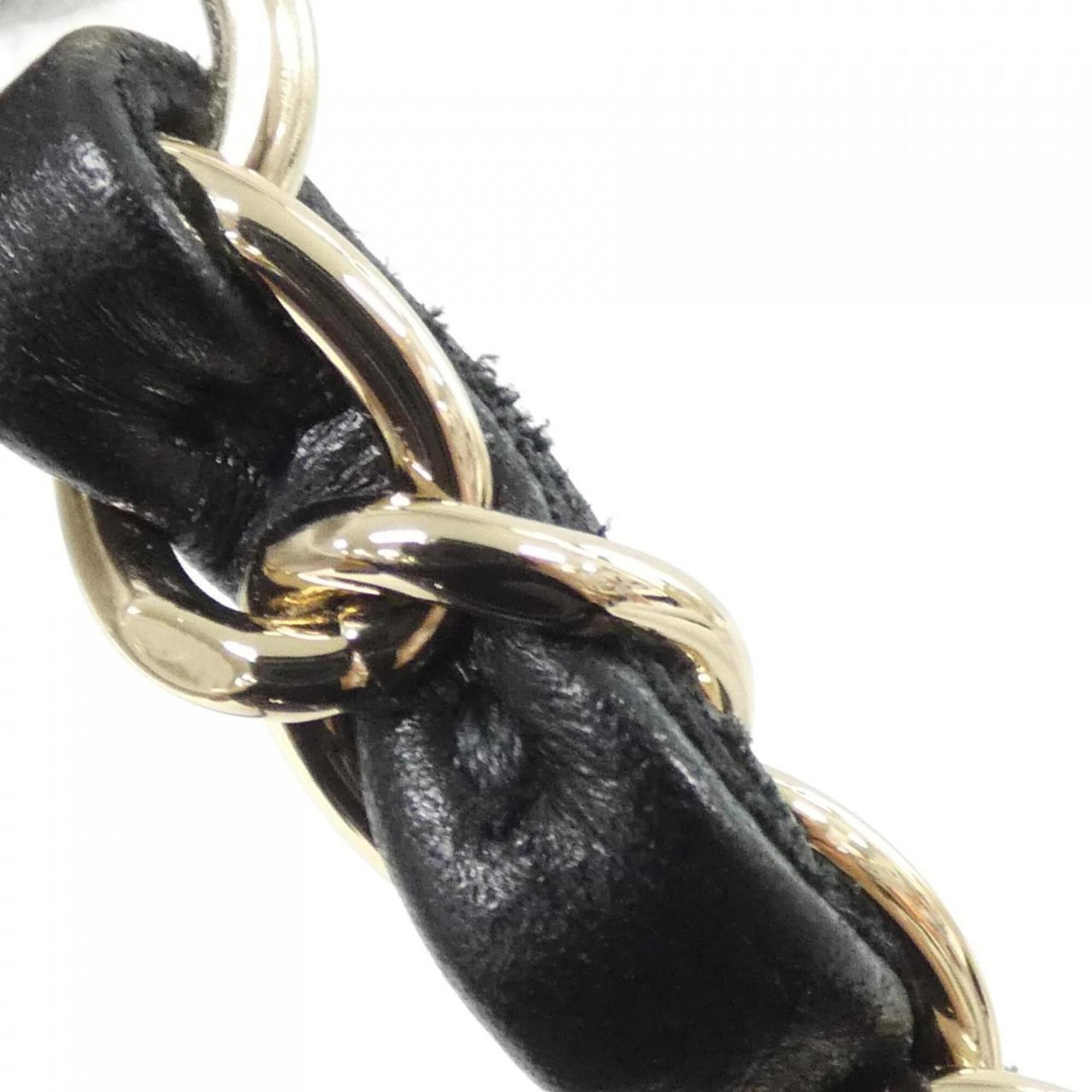 Chanel Black Grained Calfskin Handbag (Pre-Owned)