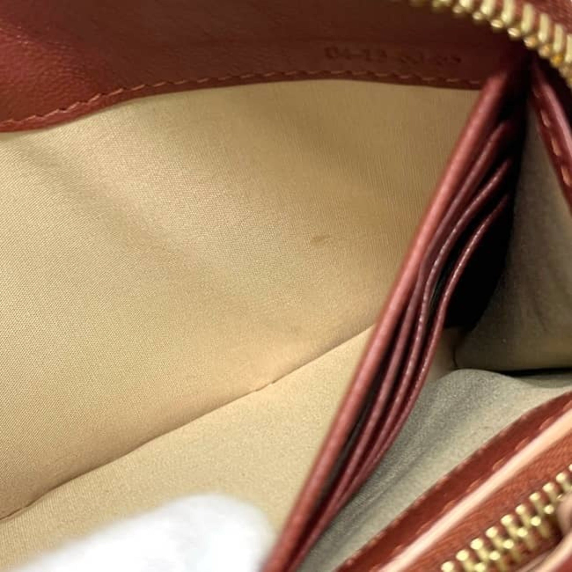 Chloé Beige Leather Long Wallet (Bi-Fold) (Pre-Owned)