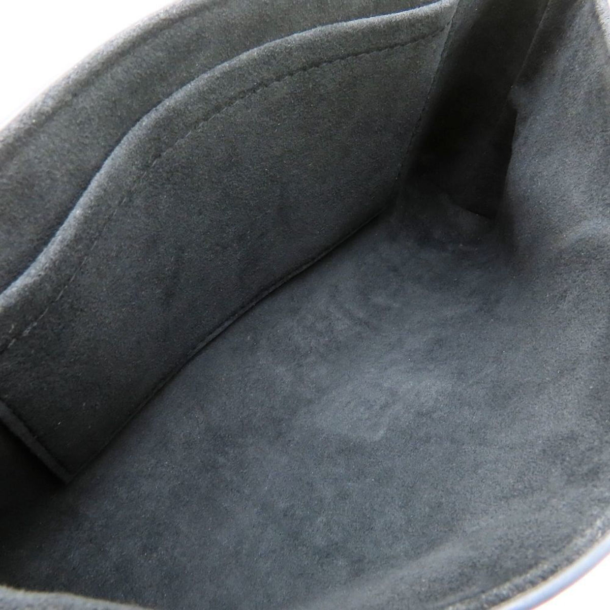 Louis Vuitton Black Leather Shoulder Bag (Pre-Owned)