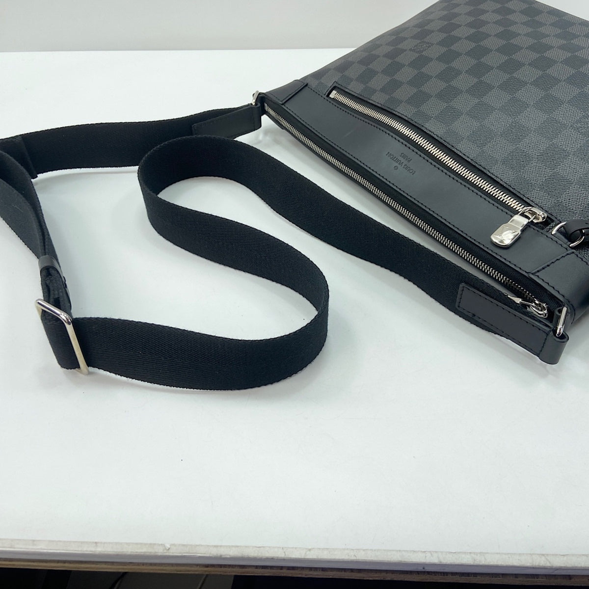 Louis Vuitton Black Shoulder Bag (Pre-Owned)