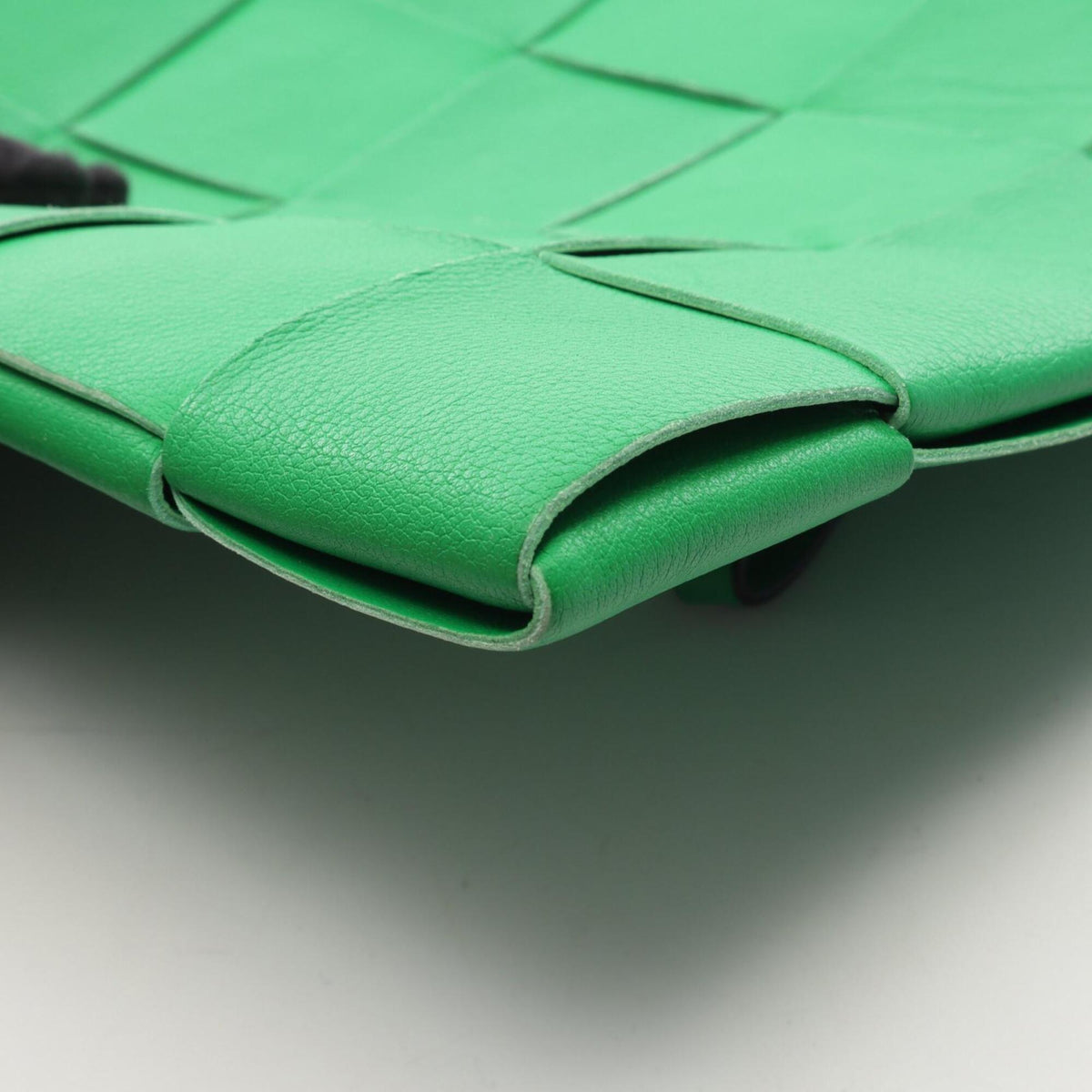 Bottega Veneta Green Leather Clutch Bag Handbag (Pre-Owned)