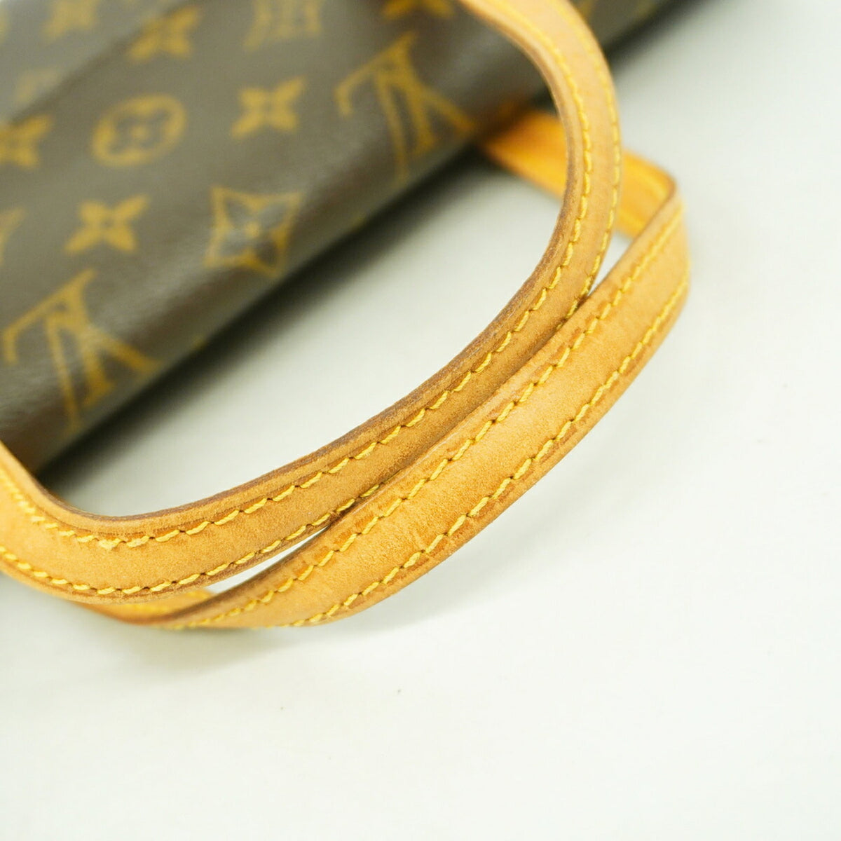 Louis Vuitton Brown Handbag (Pre-Owned)