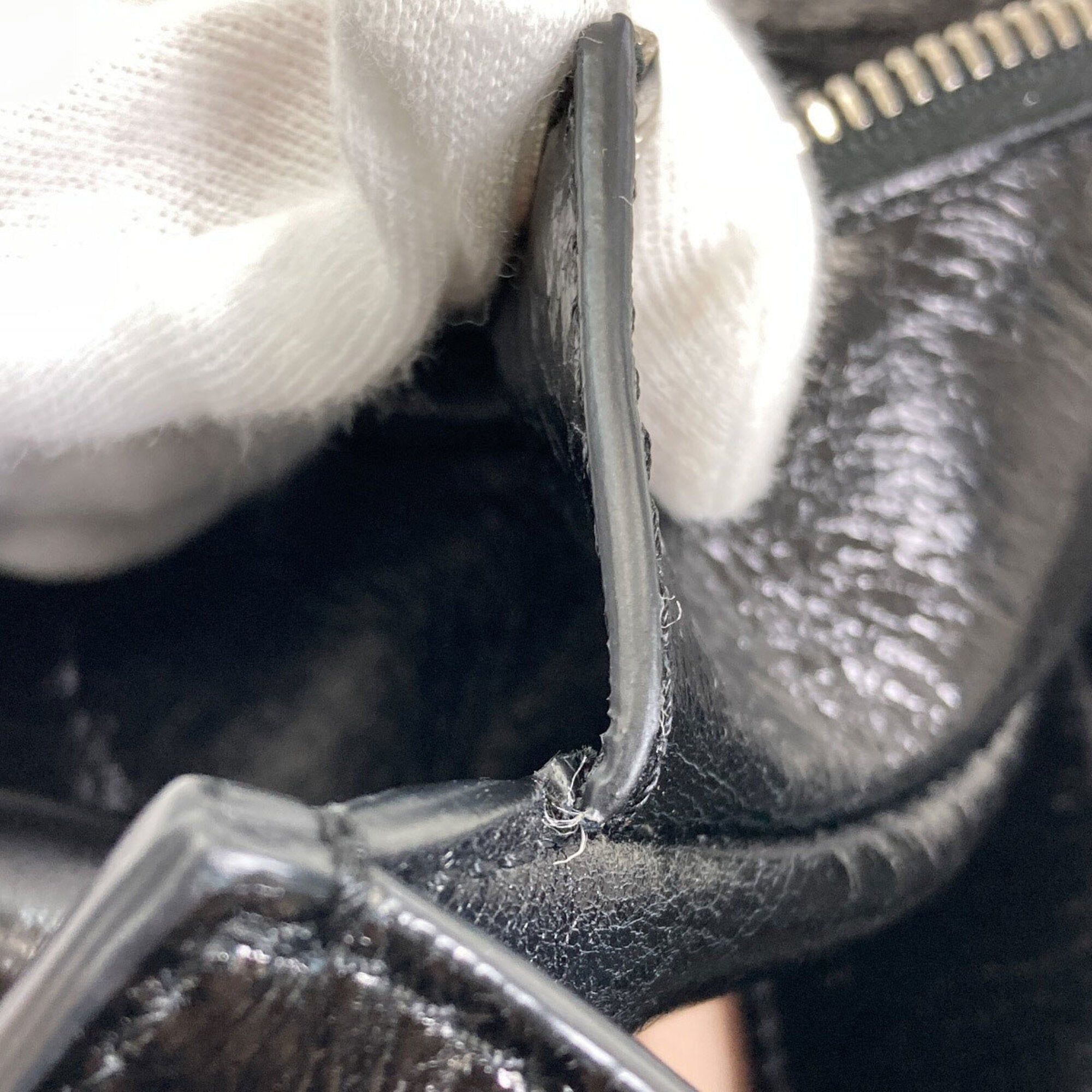 Tod's Black Leather Handbag (Pre-Owned)