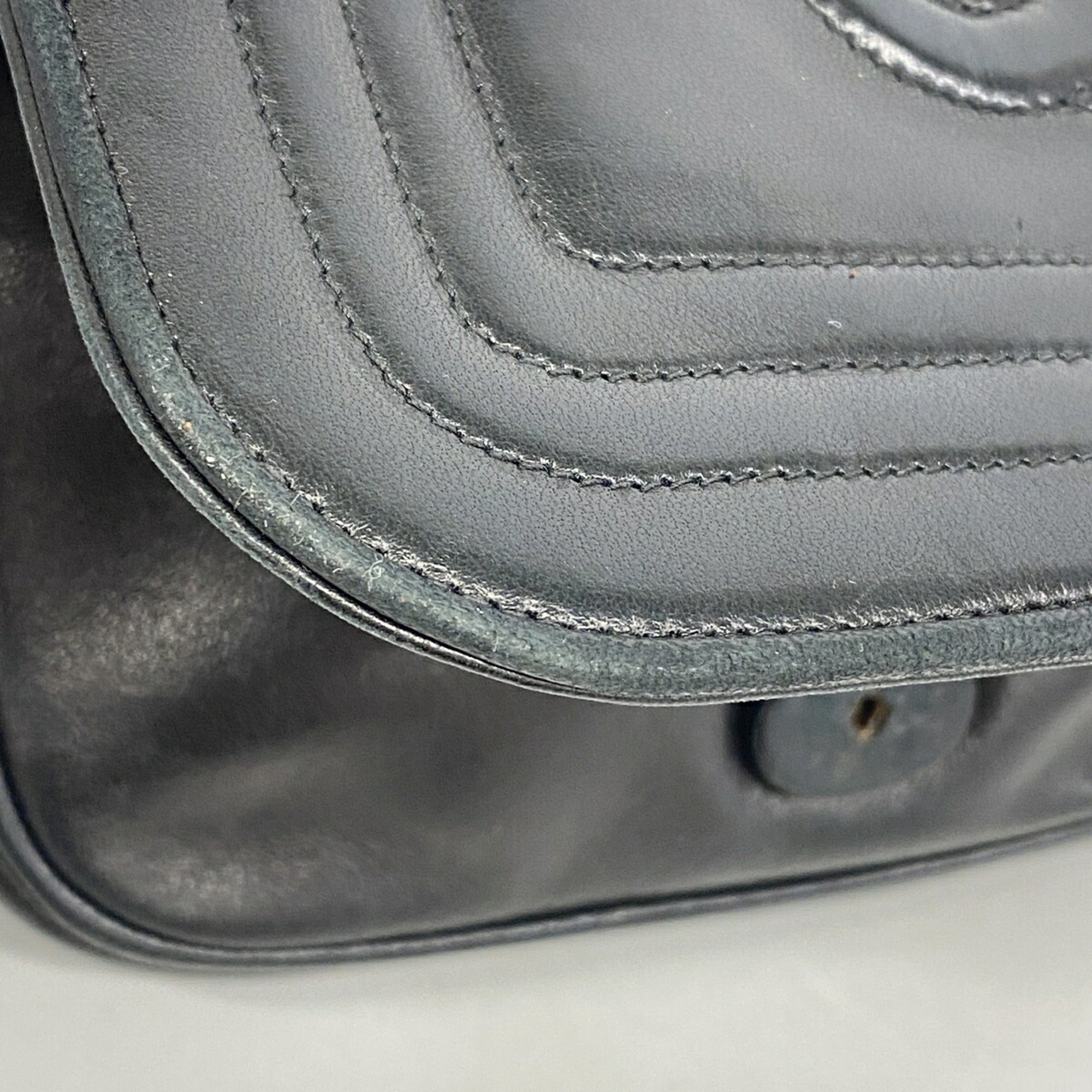 Chanel Black Leather Shoulder Bag (Pre-Owned)