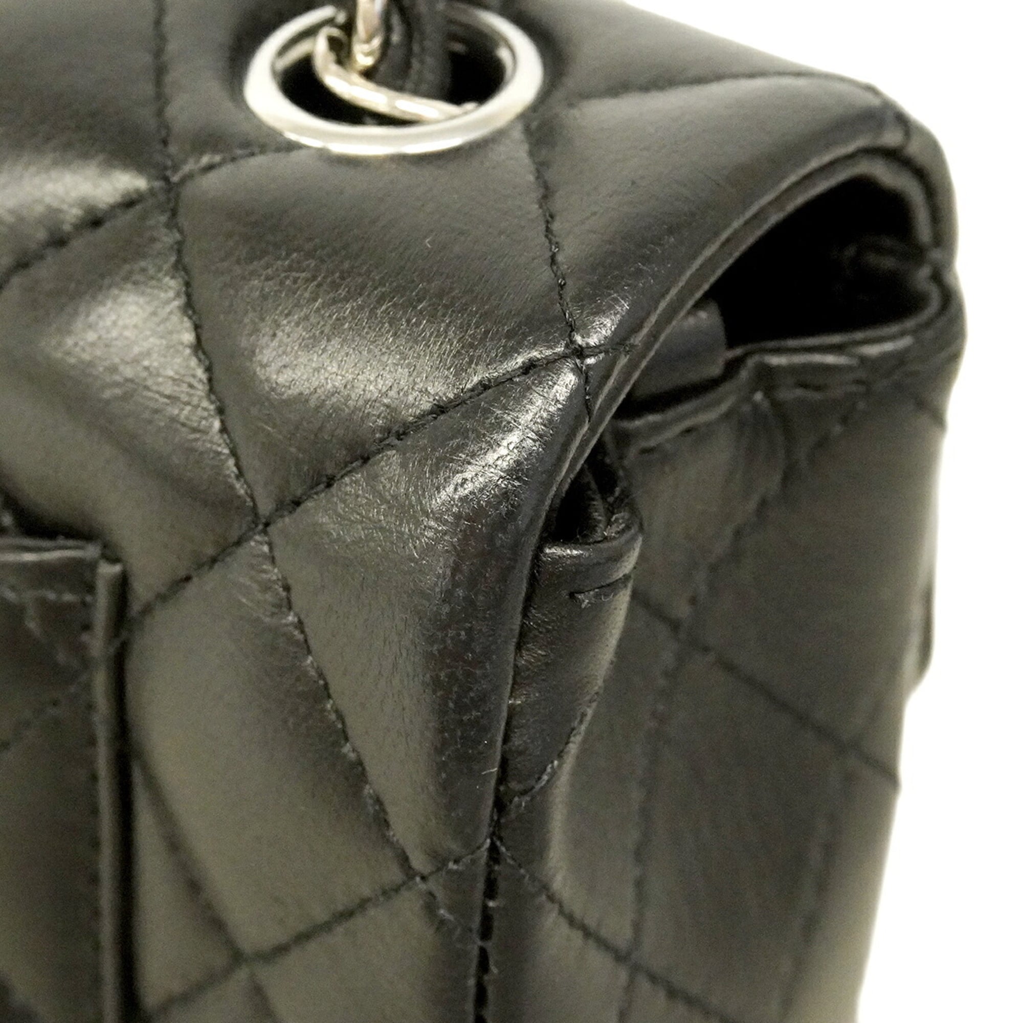 Chanel Black Leather Shoulder Bag (Pre-Owned)
