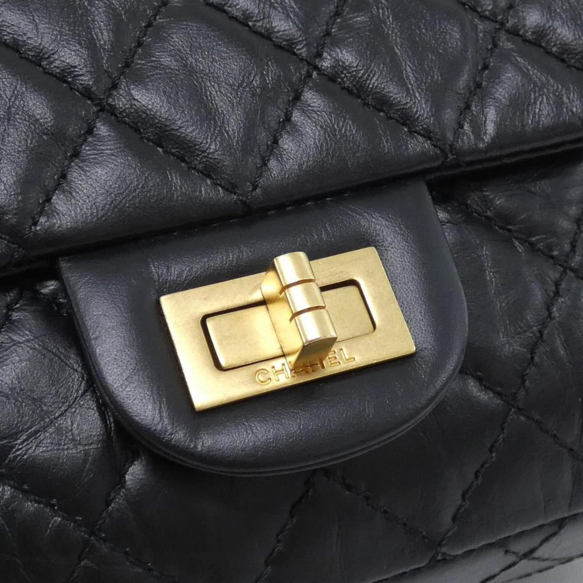 Chanel Black Leather Shoulder Bag (Pre-Owned)