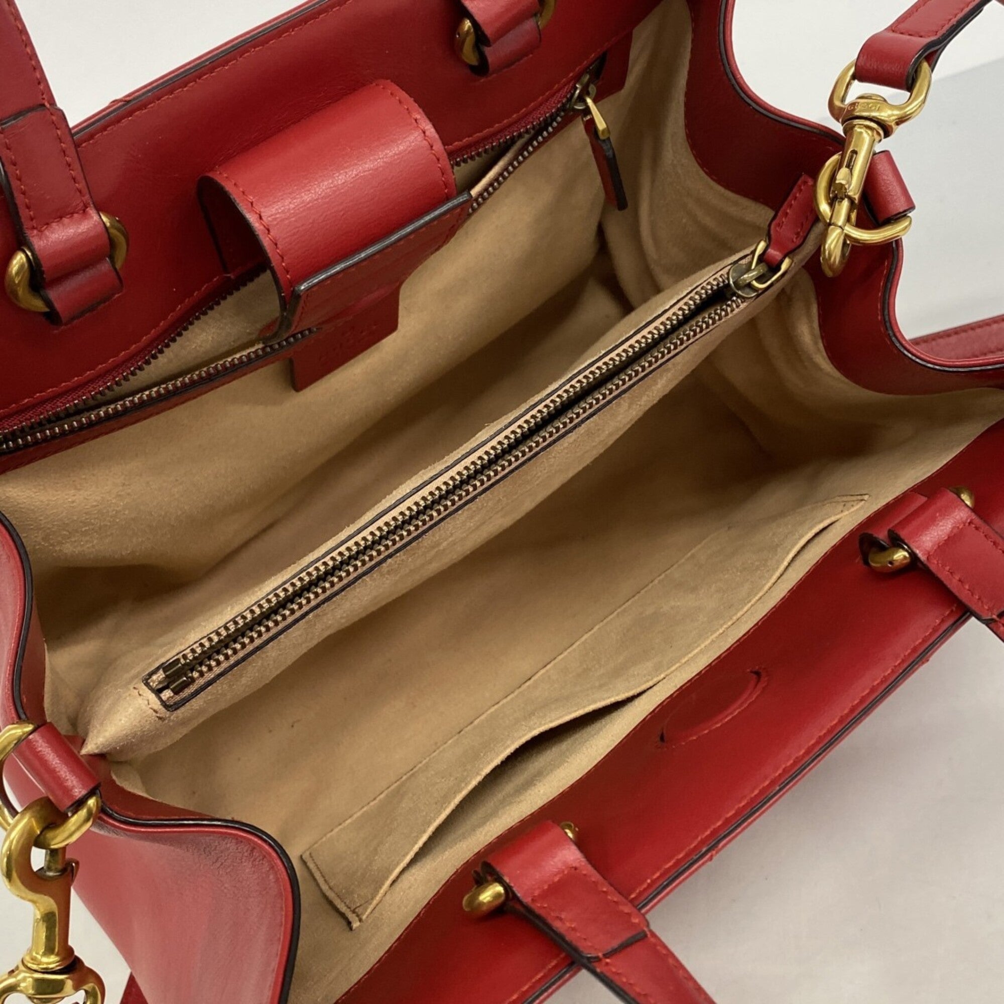 Gucci Red Color Leather Handbag (Pre-Owned)