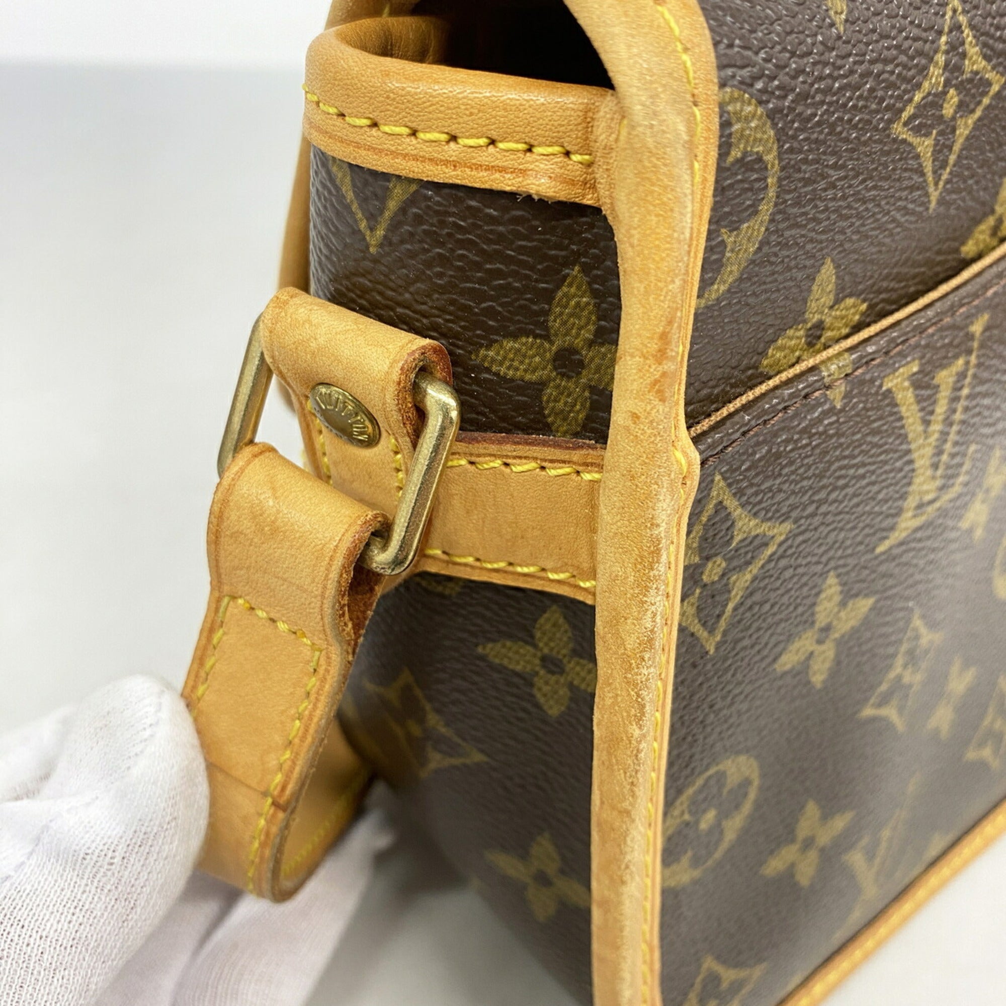 Louis Vuitton Brown Shoulder Bag (Pre-Owned)