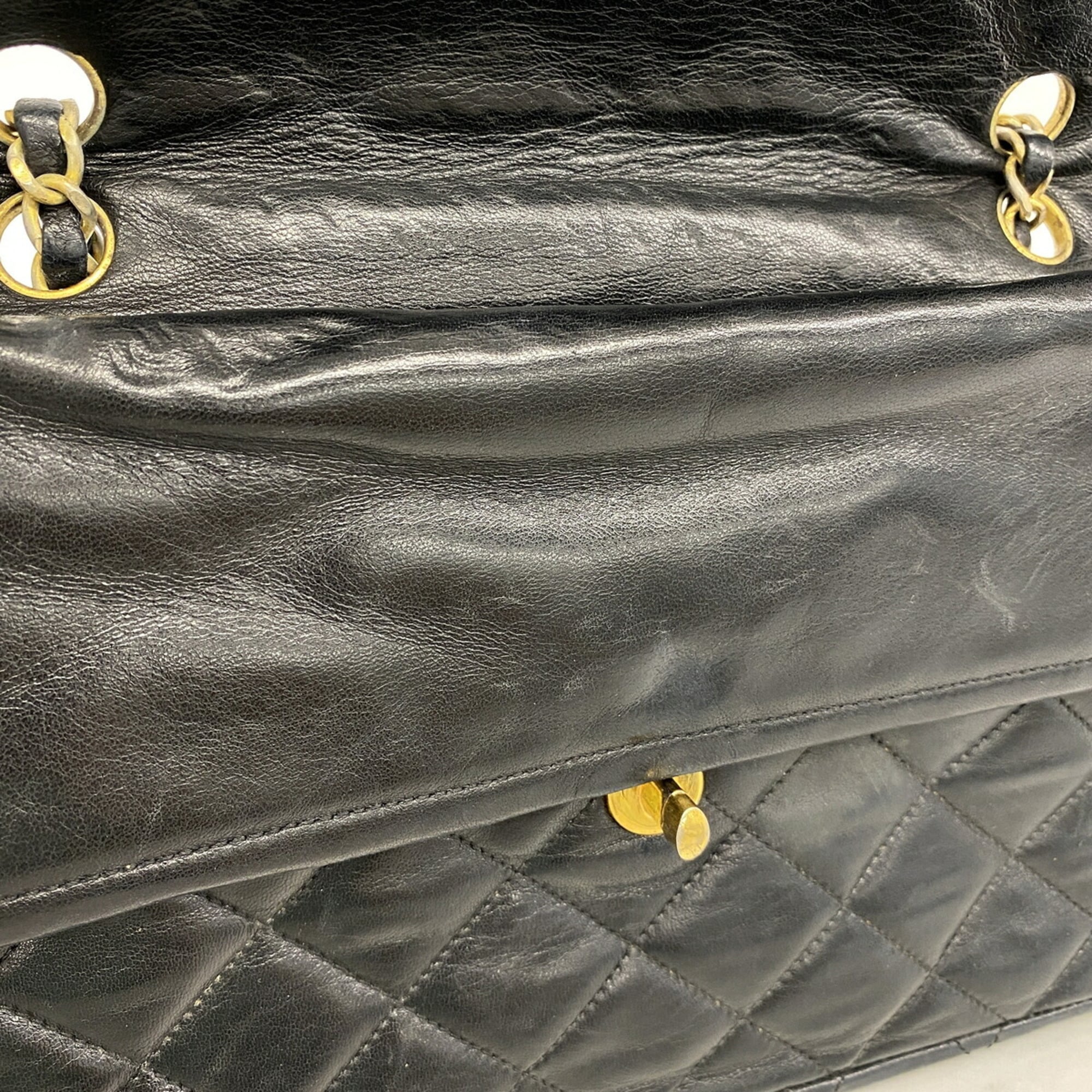 Chanel Black Leather Shoulder Bag (Pre-Owned)