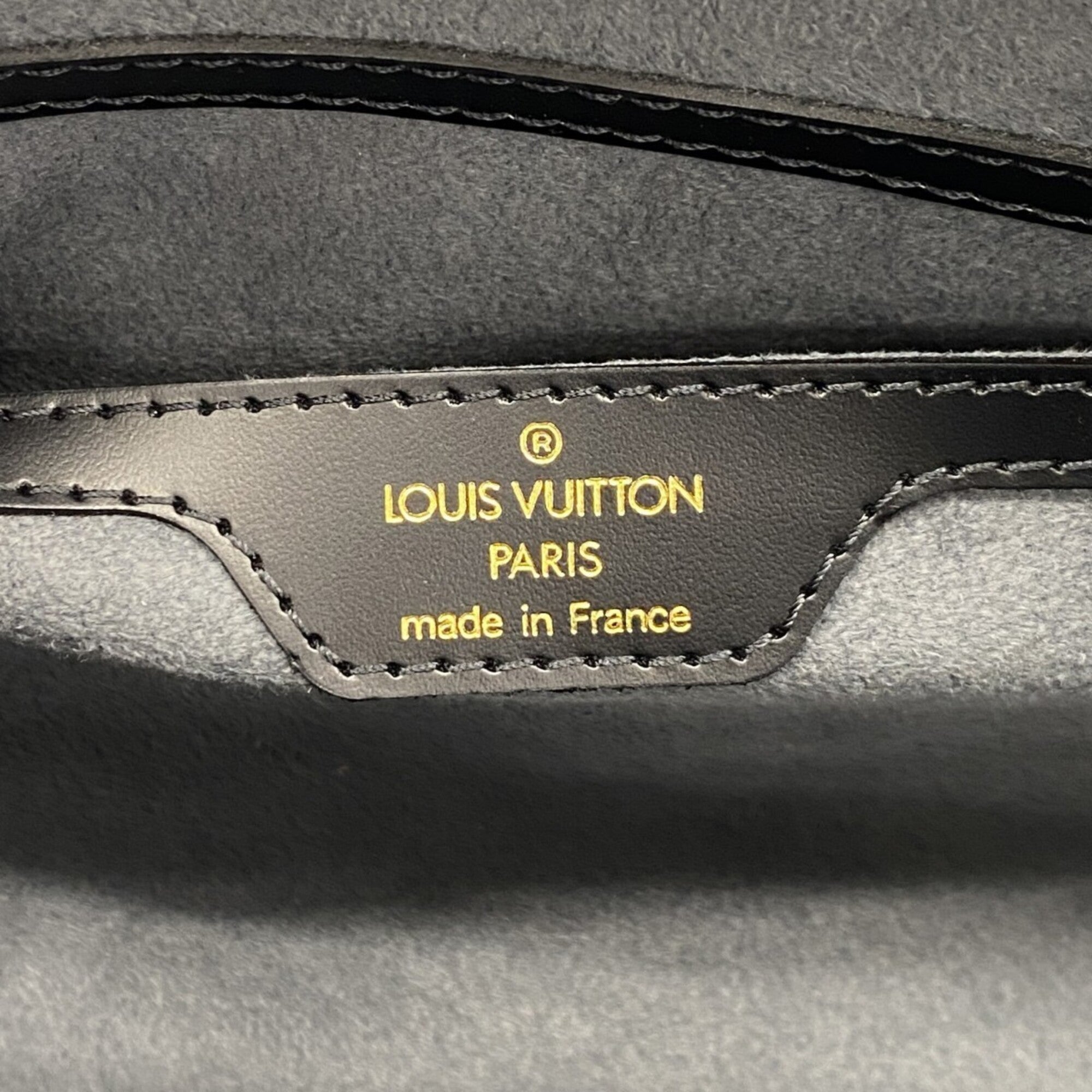 Louis Vuitton Noir Handbag (Pre-Owned)