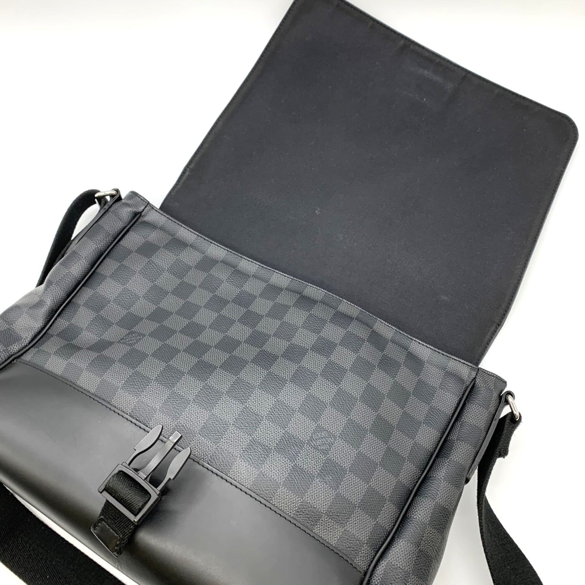 Louis Vuitton Black Damier Graphite Canvas Messenger Bag Shoulder Bag (Pre-Owned)