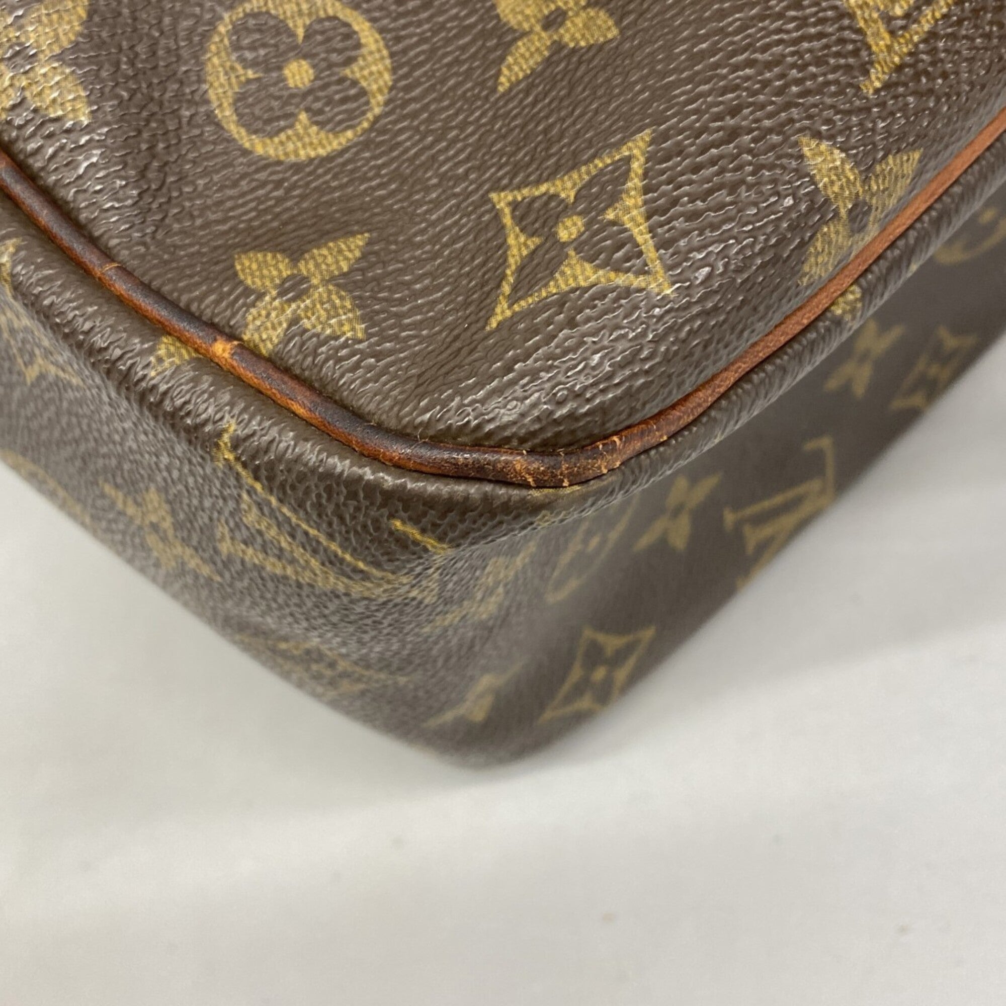 Louis Vuitton Brown Shoulder Bag (Pre-Owned)