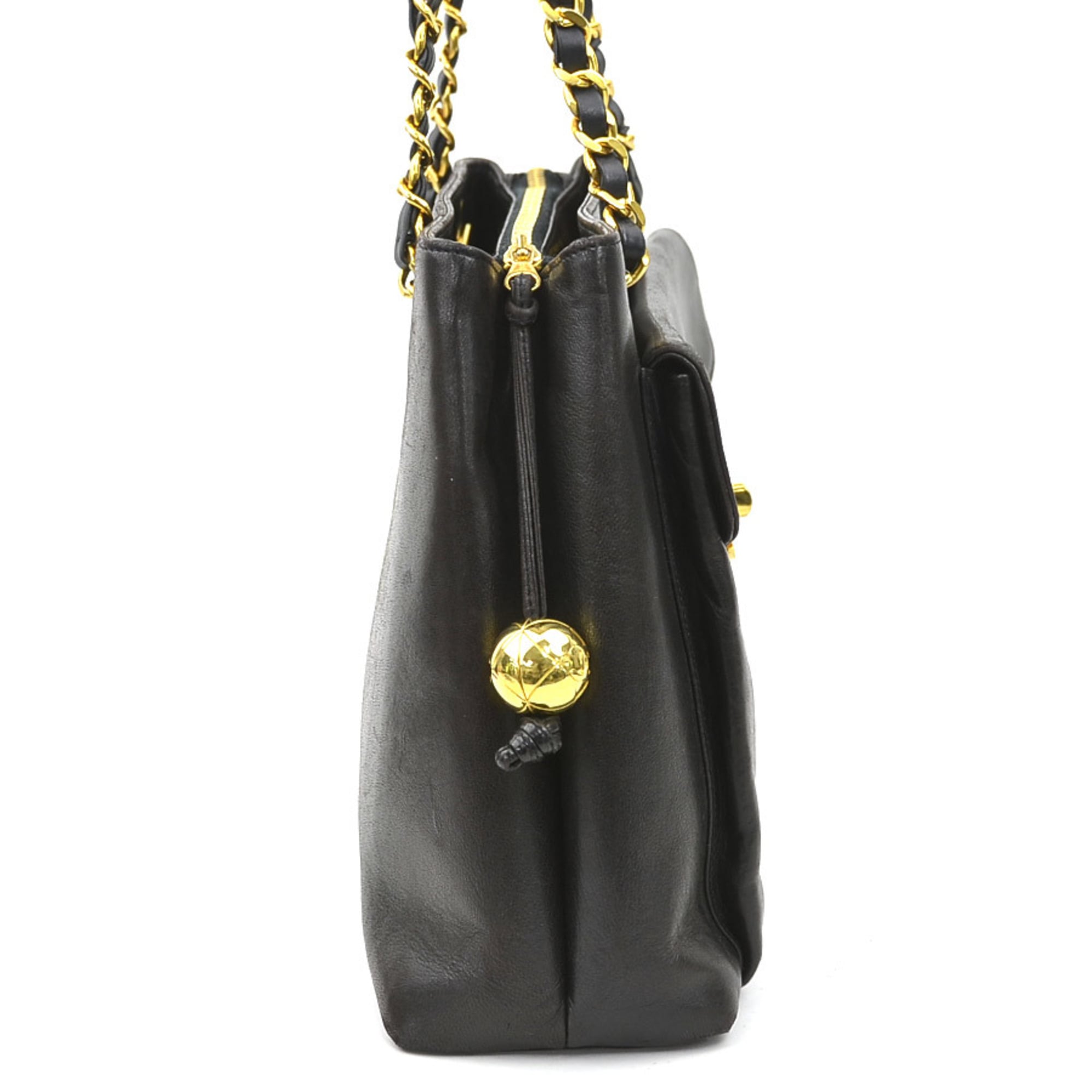 Chanel Black Leather Shoulder Bag (Pre-Owned)