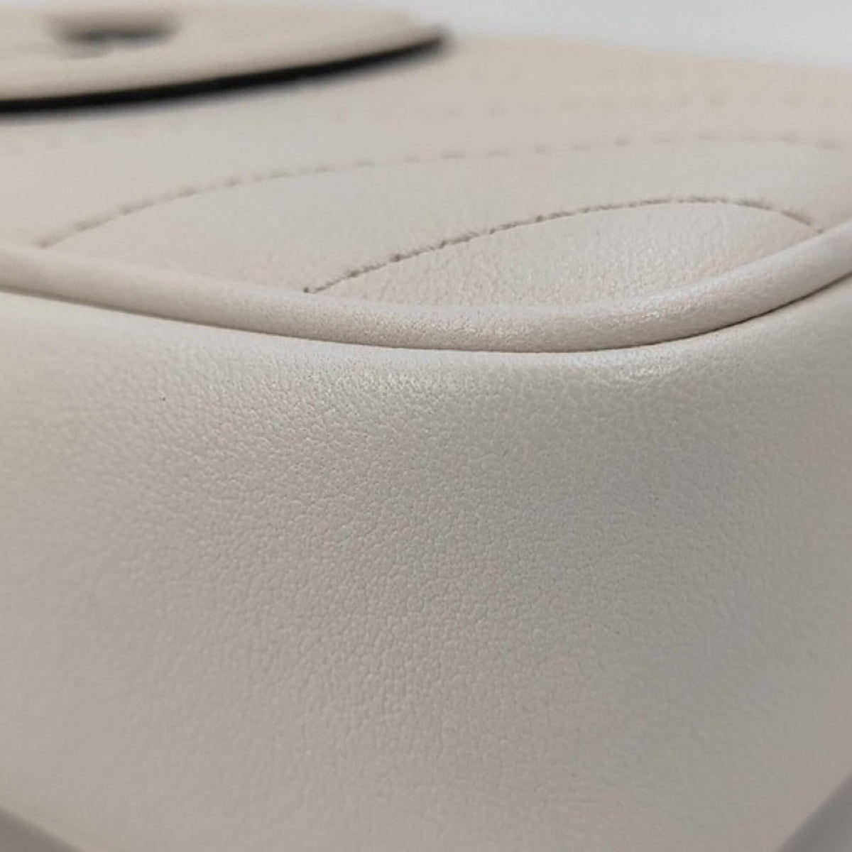 Gucci White Leather Crossbody Bag Shoulder Bag (Pre-Owned)