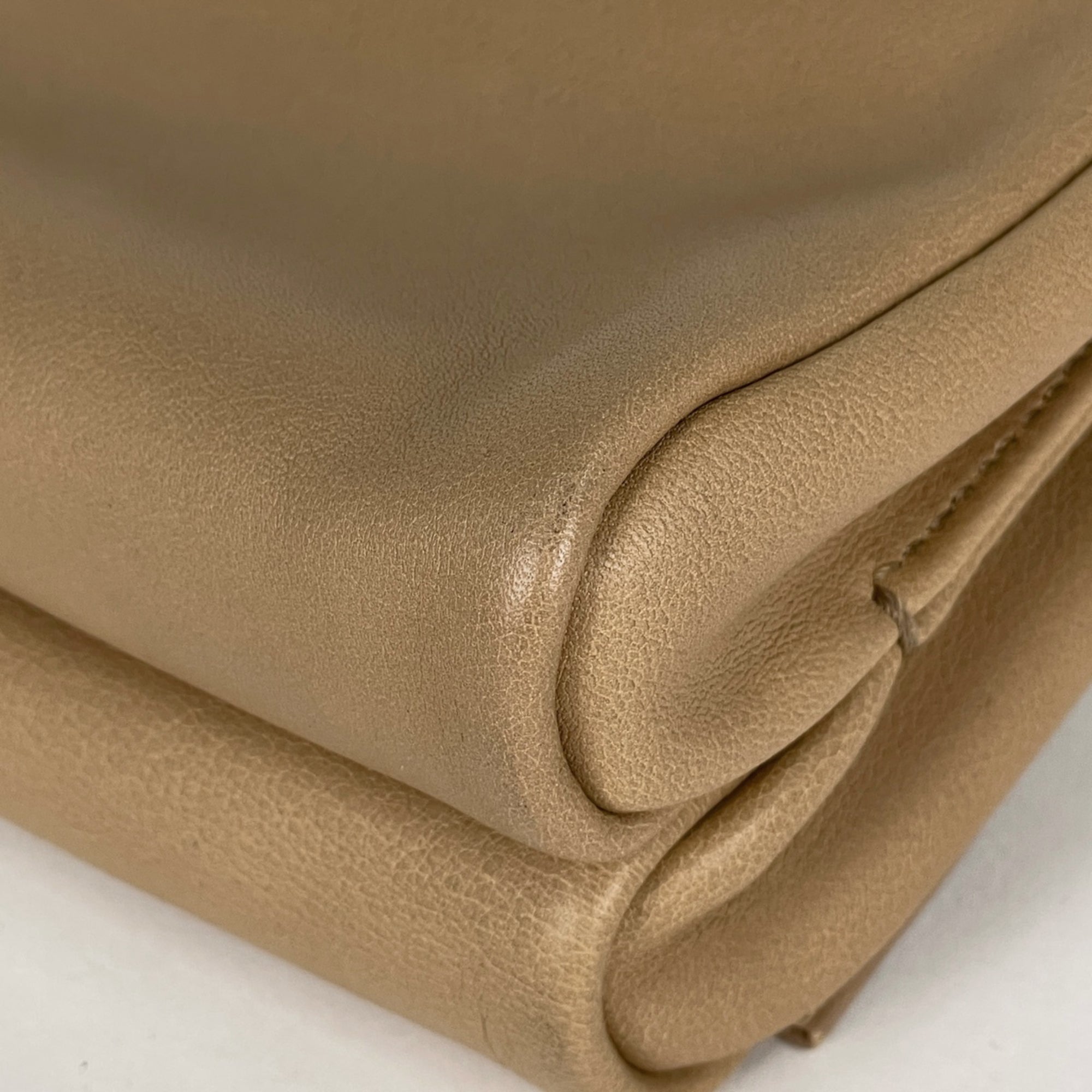 Fendi Beige Leather Shoulder Bag (Pre-Owned)