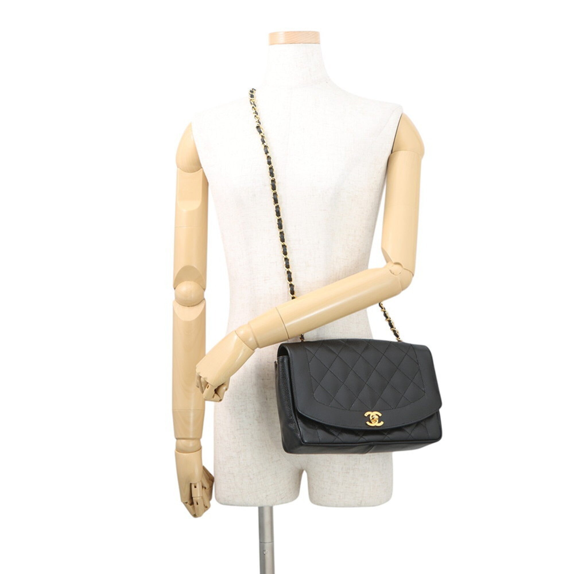 Chanel Black Grained Calfskin Handbag Shoulder Bag (Pre-Owned)