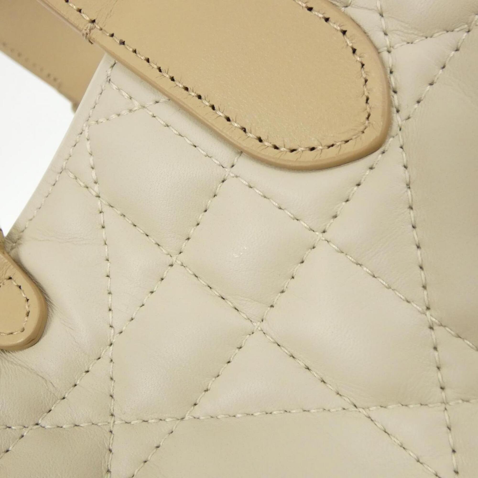 Christian Dior Beige Leather Handbag (Pre-Owned)