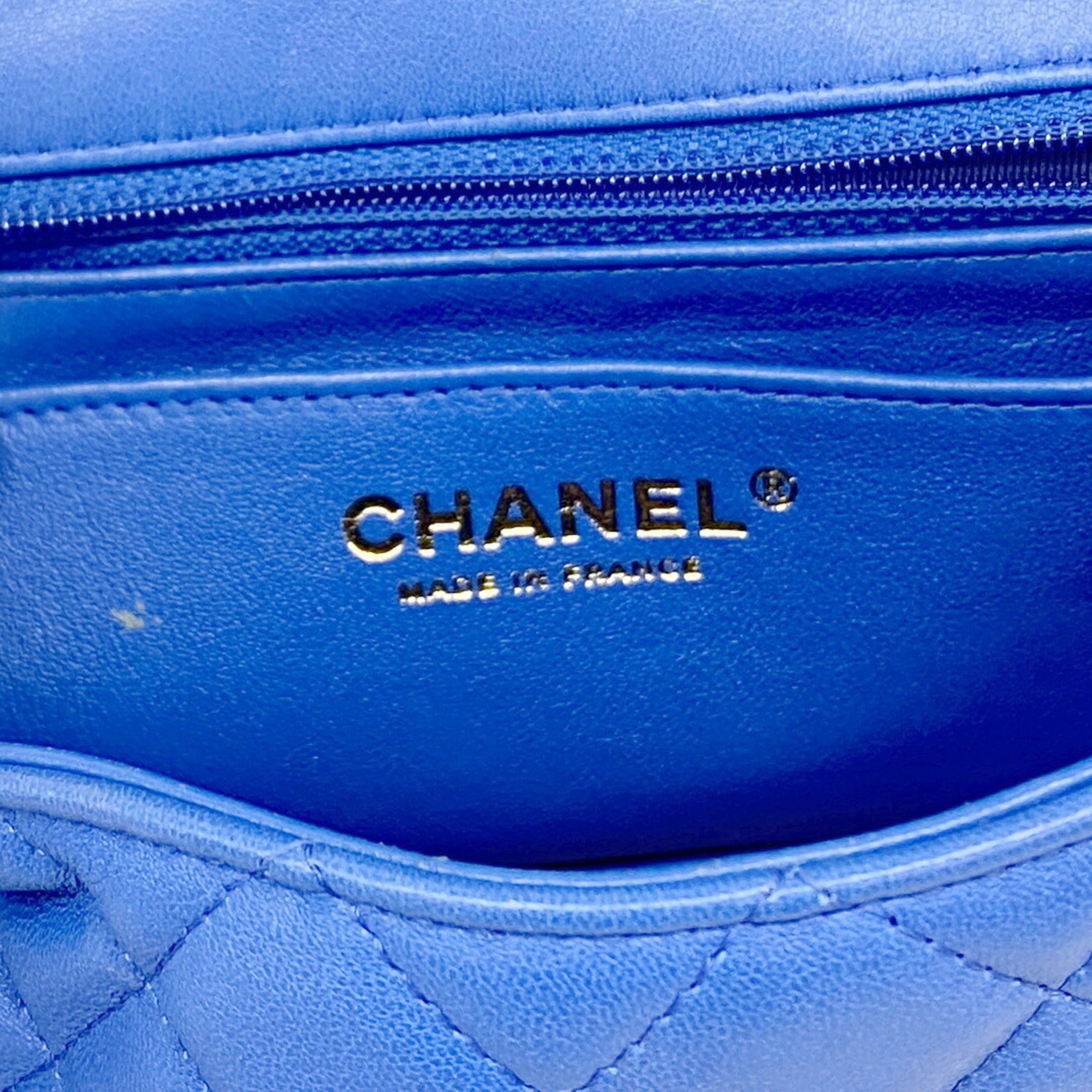 Chanel Blue Leather Shoulder Bag (Pre-Owned)