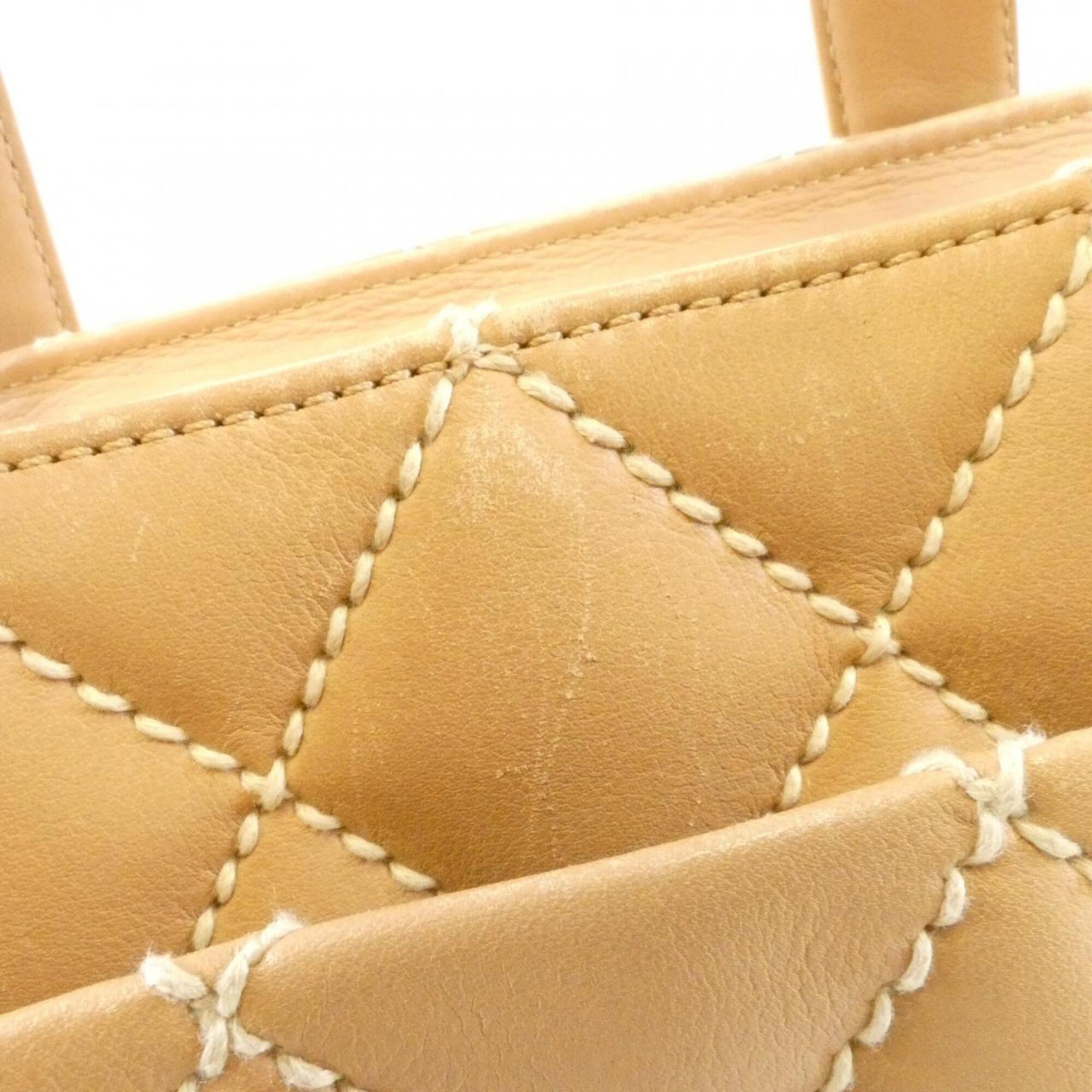 Chanel Beige White Leather Handbag (Pre-Owned)