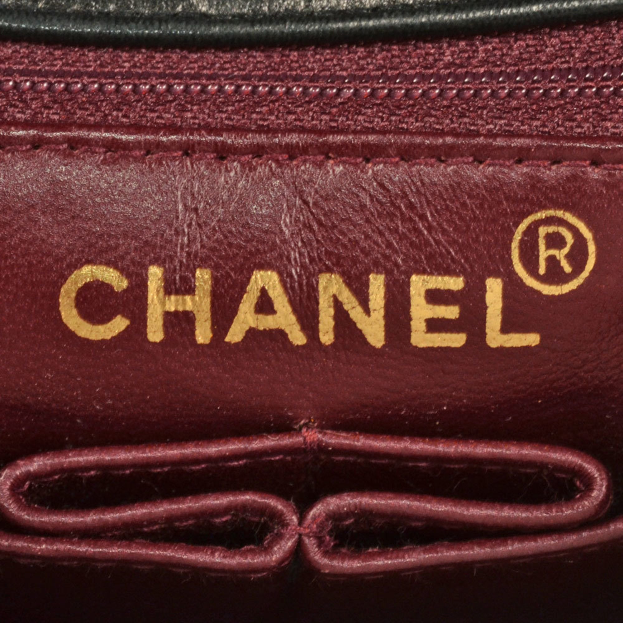 Chanel Black Leather Shoulder Bag (Pre-Owned)
