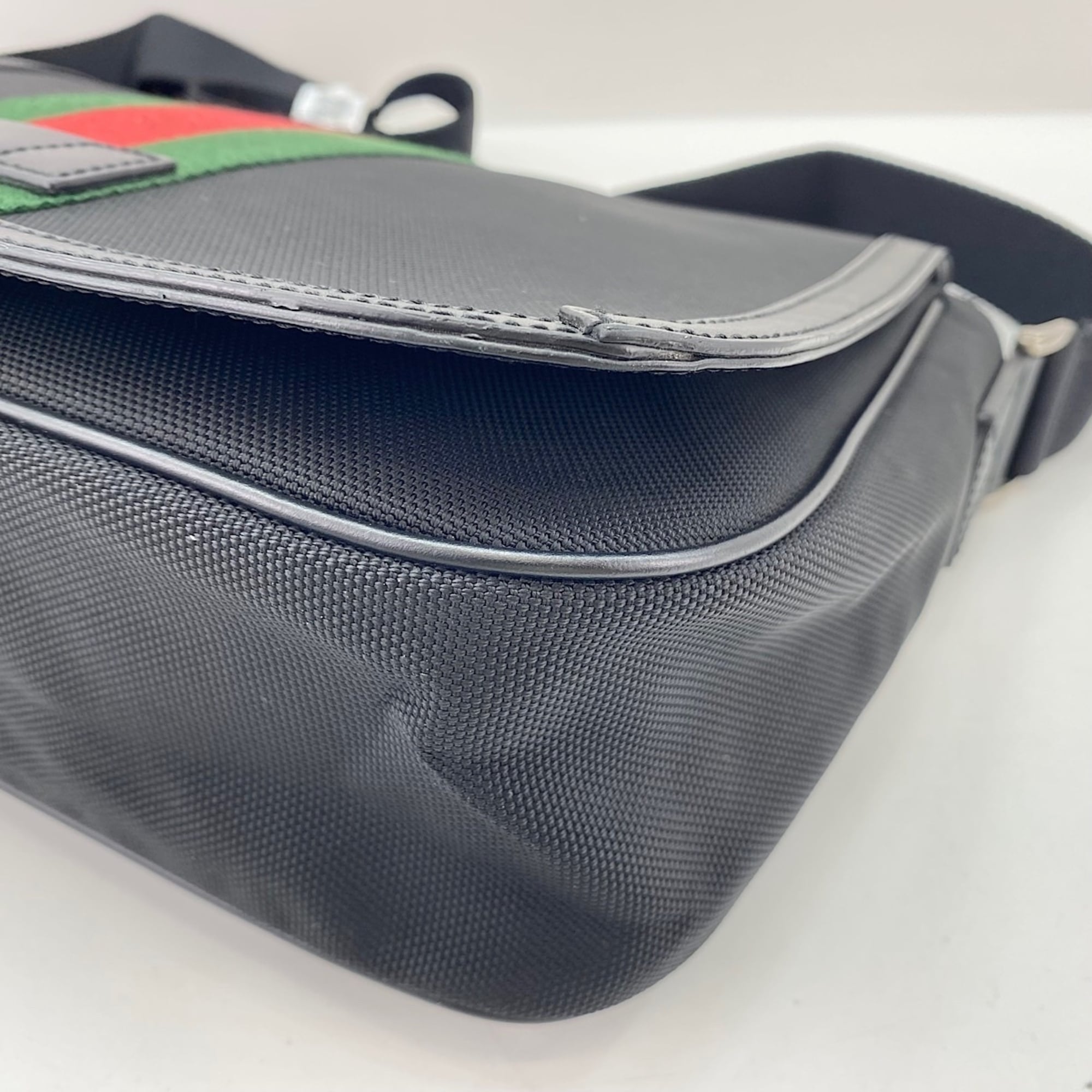 Gucci Black Shoulder Bag (Pre-Owned)