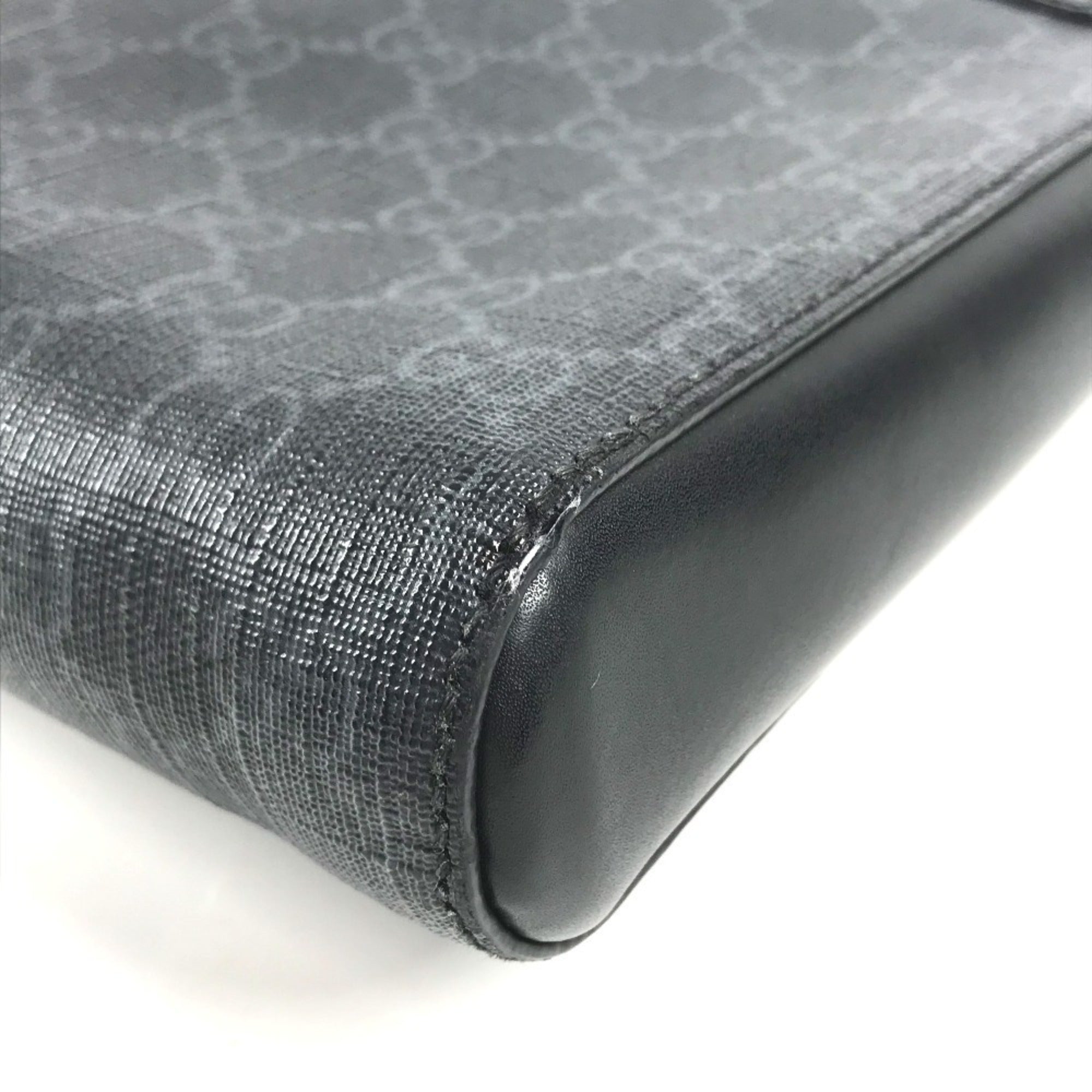 Gucci Black Gg Supreme Messenger Bag Shoulder Bag (Pre-Owned)