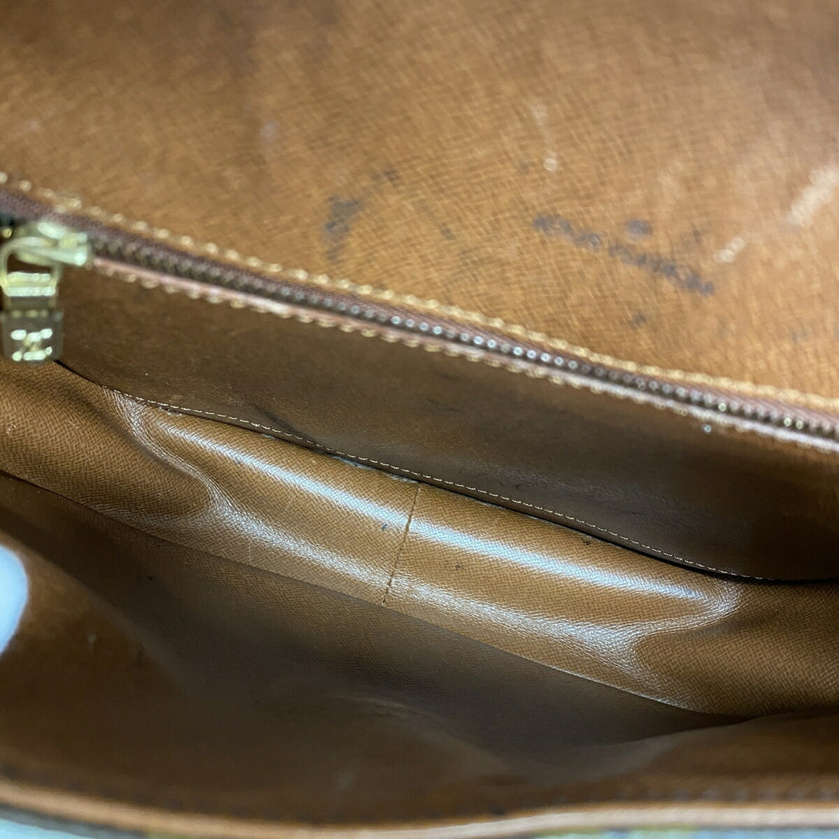 Louis Vuitton Brown Shoulder Bag (Pre-Owned)