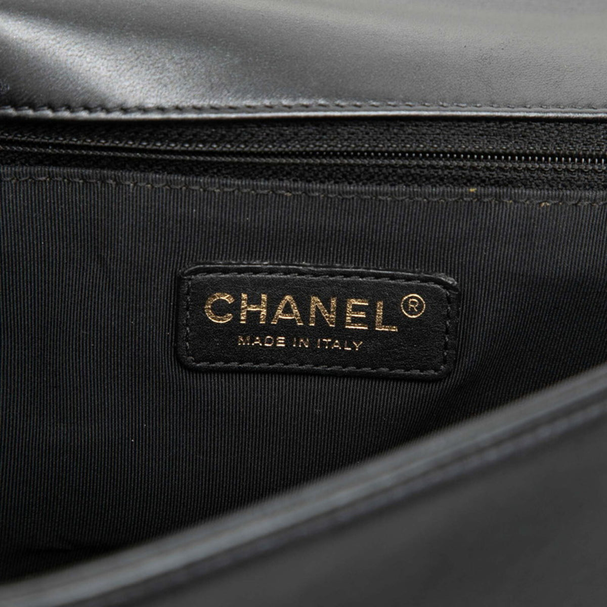 Chanel Boy Chanel Black Leather Shoulder Bag (Pre-Owned)