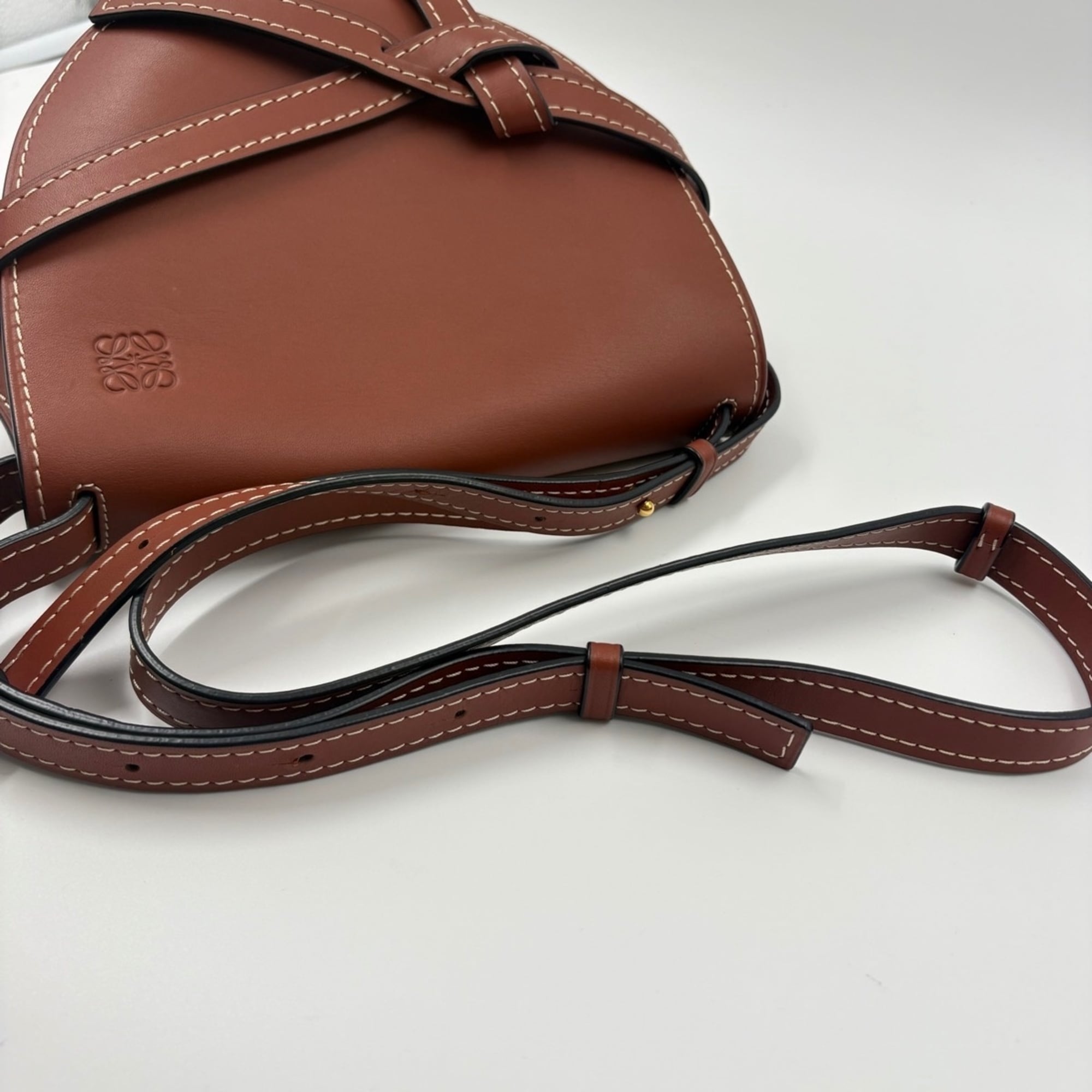 Loewe Brown Shoulder Bag (Pre-Owned)